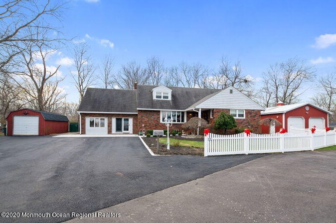 573 Lloyd Rd, Matawan NJ  07747-1329 exterior