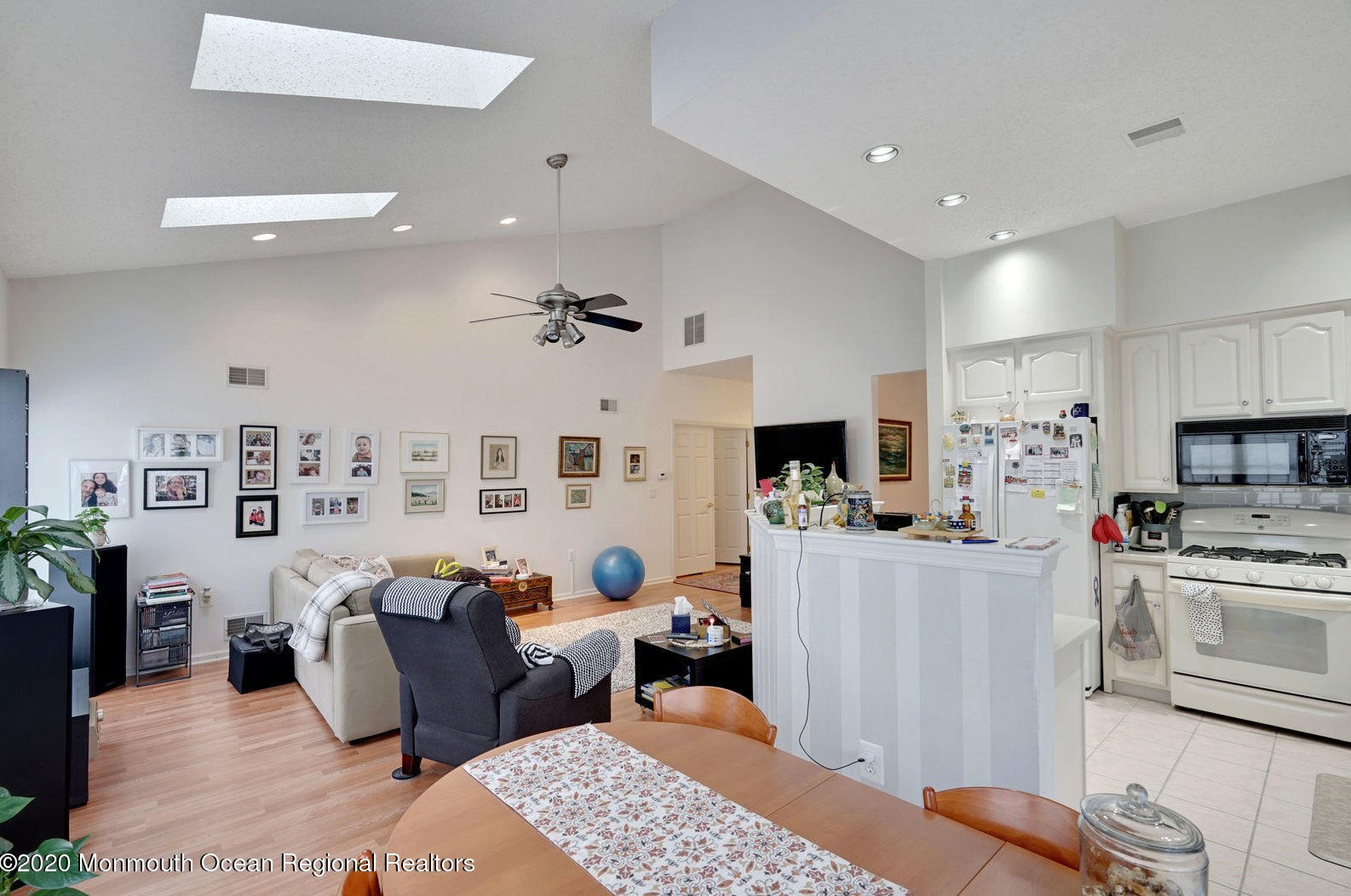 2 Stonewyck Pl, Monroe Twp NJ 08831-2670 exterior