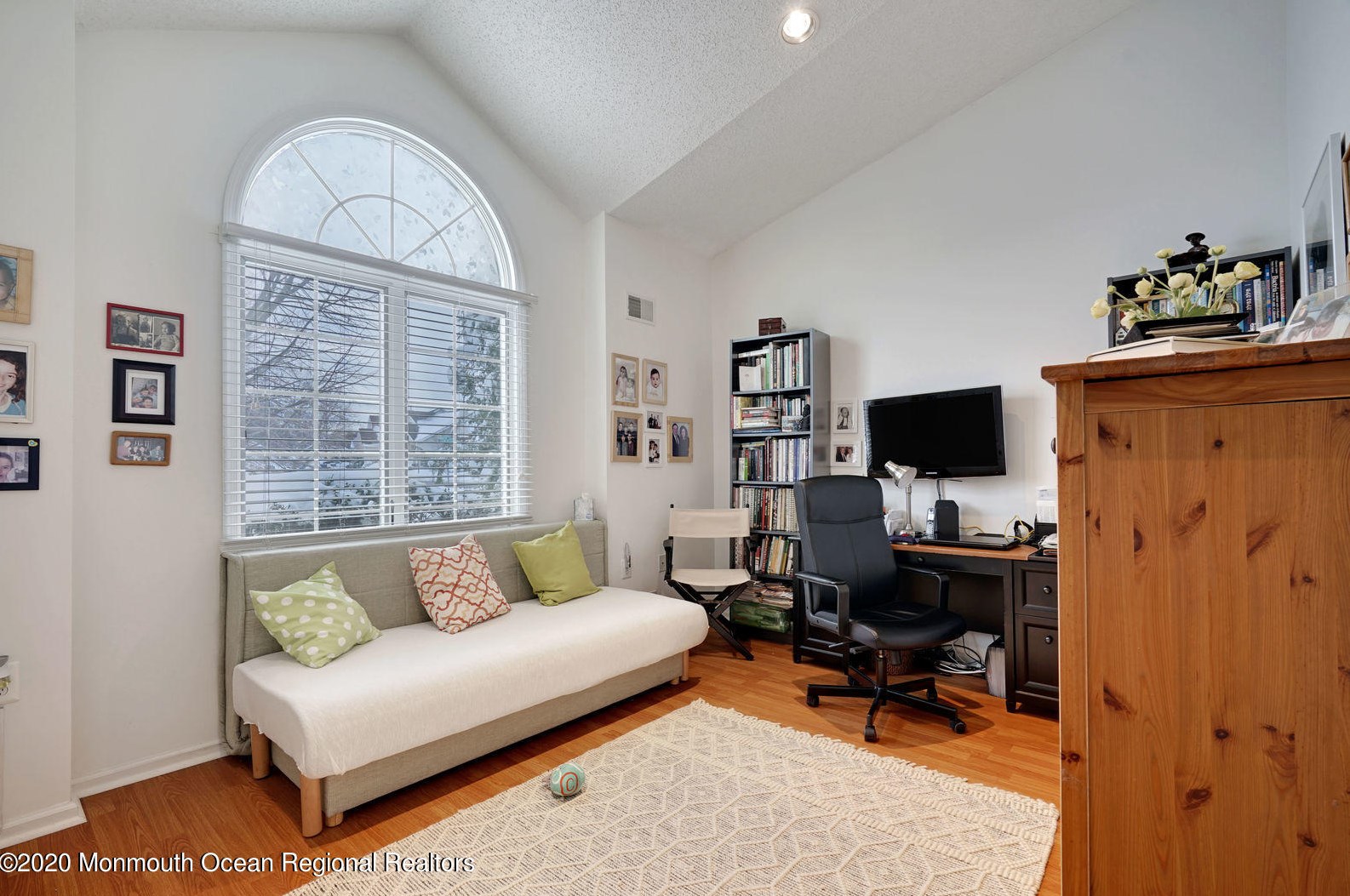 2 Stonewyck Pl, Monroe Twp NJ 08831-2670 exterior