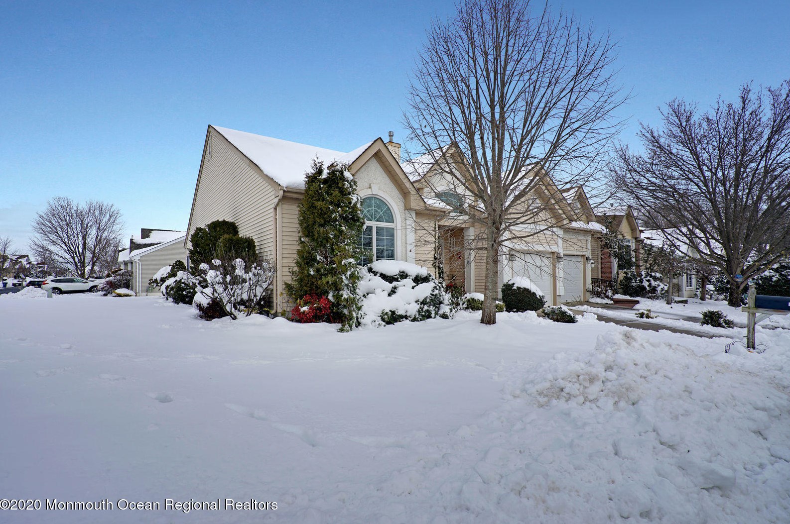 2 Stonewyck Pl, Monroe Twp NJ 08831-2670 exterior