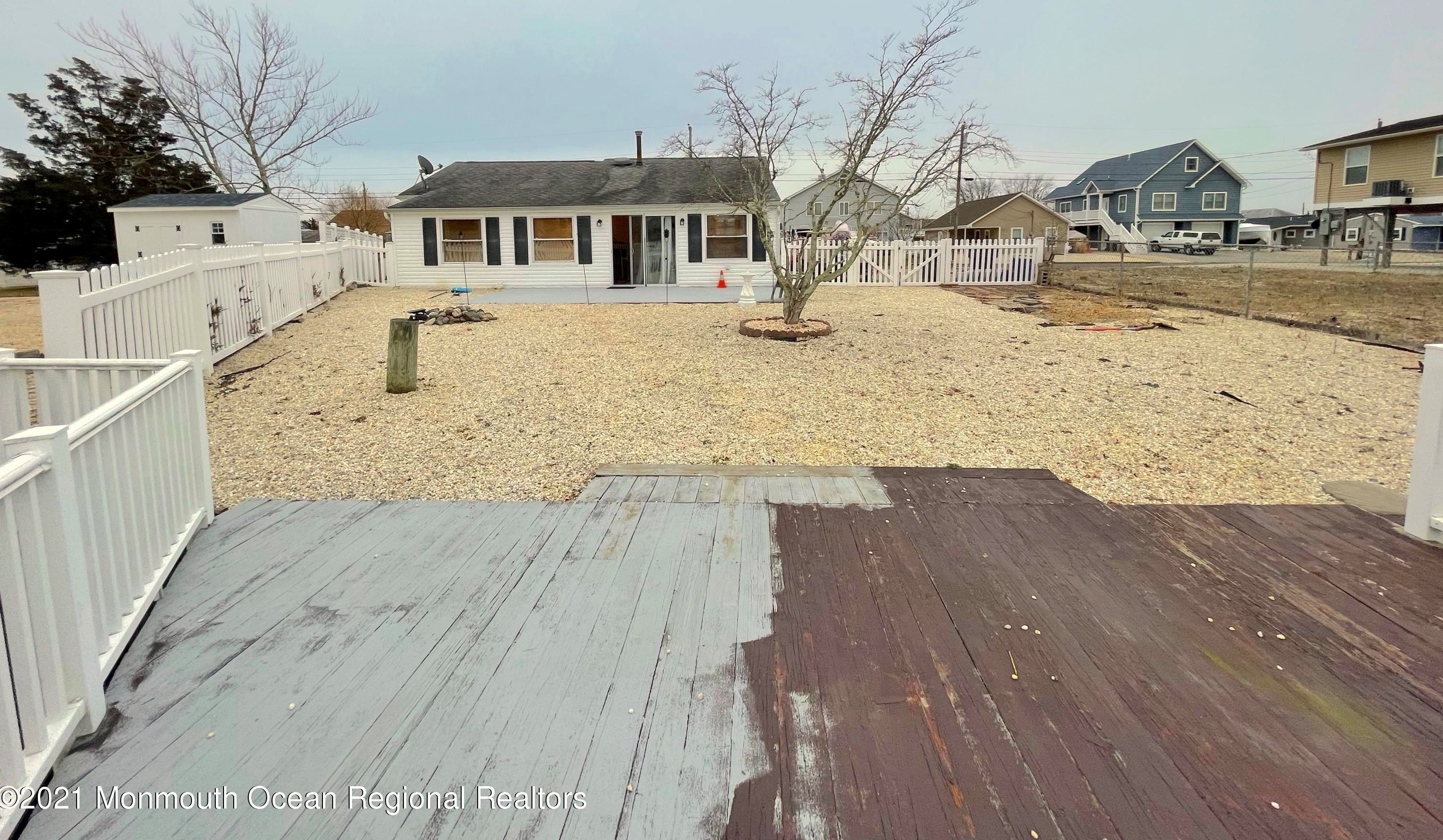 4 Lake Huron Dr, Tuckerton NJ  08087-1606 exterior