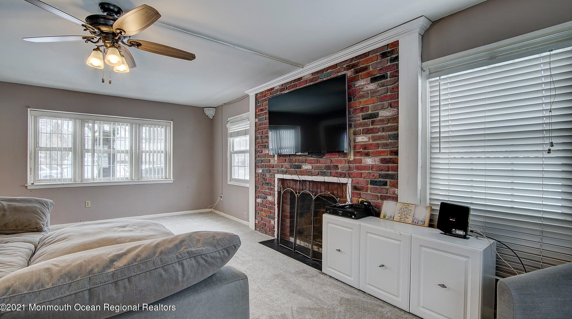 5 Canfield Ln, Matawan NJ 07747-2204 exterior