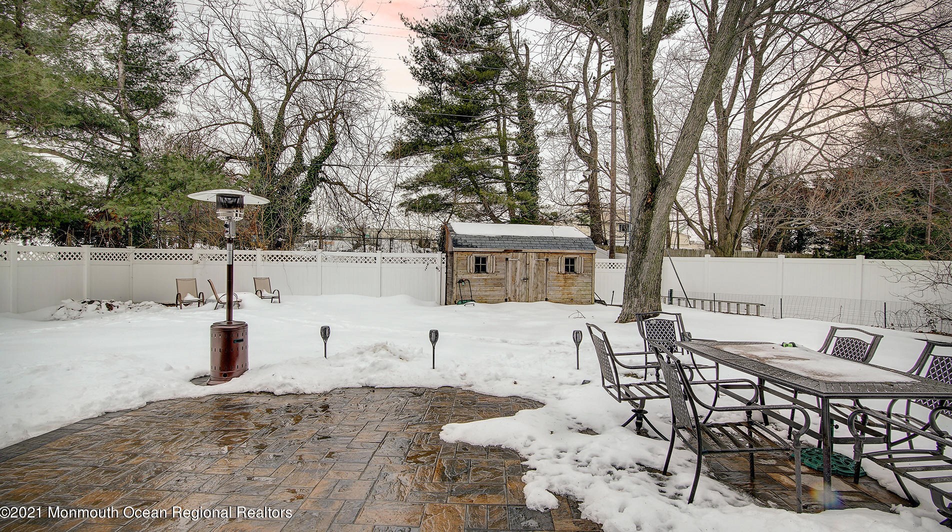 5 Canfield Ln, Matawan NJ 07747-2204 exterior