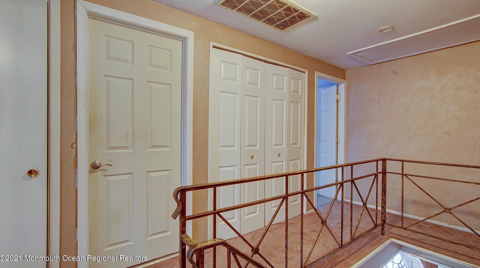 5 Canfield Ln, Matawan NJ 07747-2204 exterior