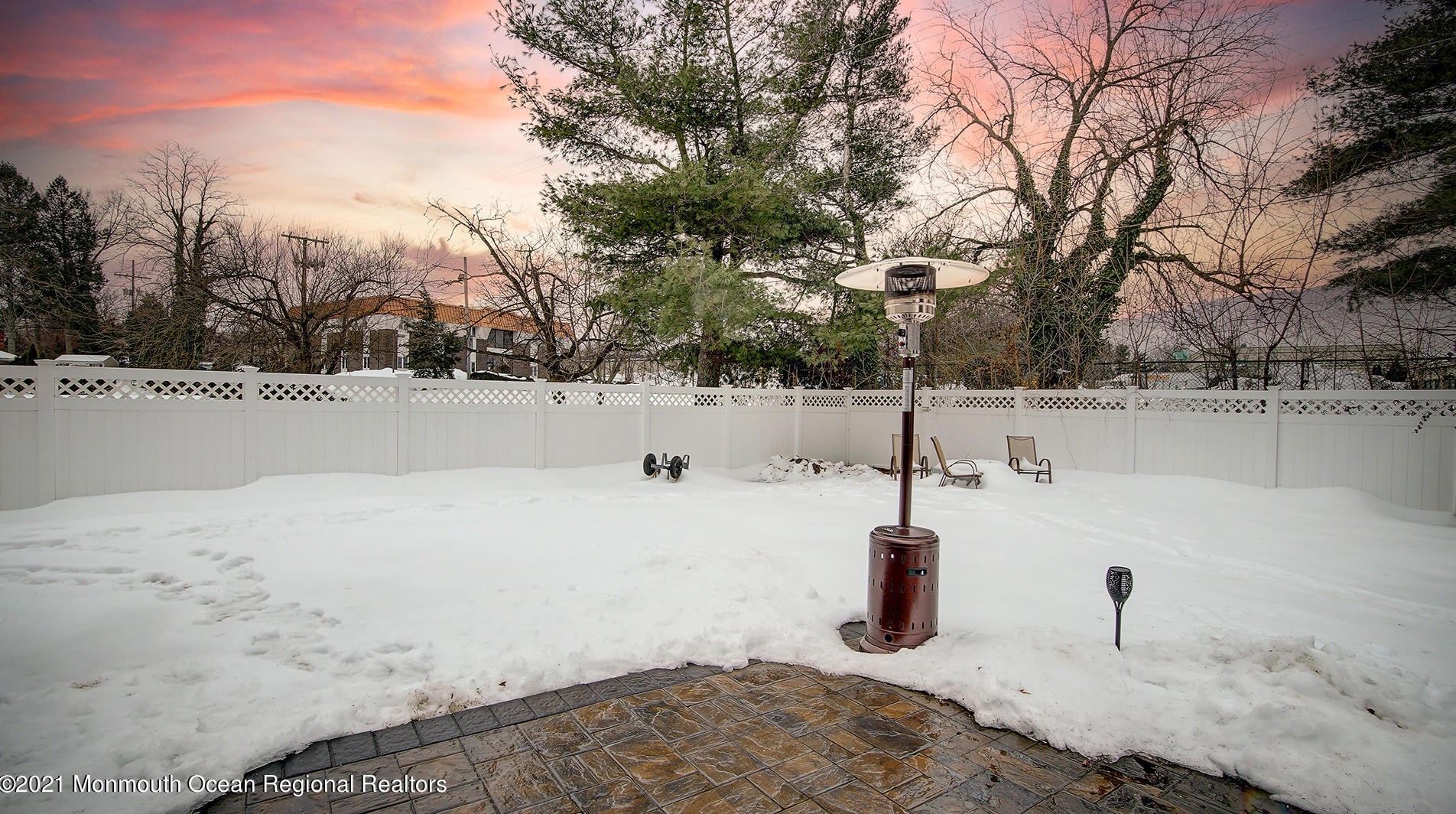 5 Canfield Ln, Matawan NJ 07747-2204 exterior