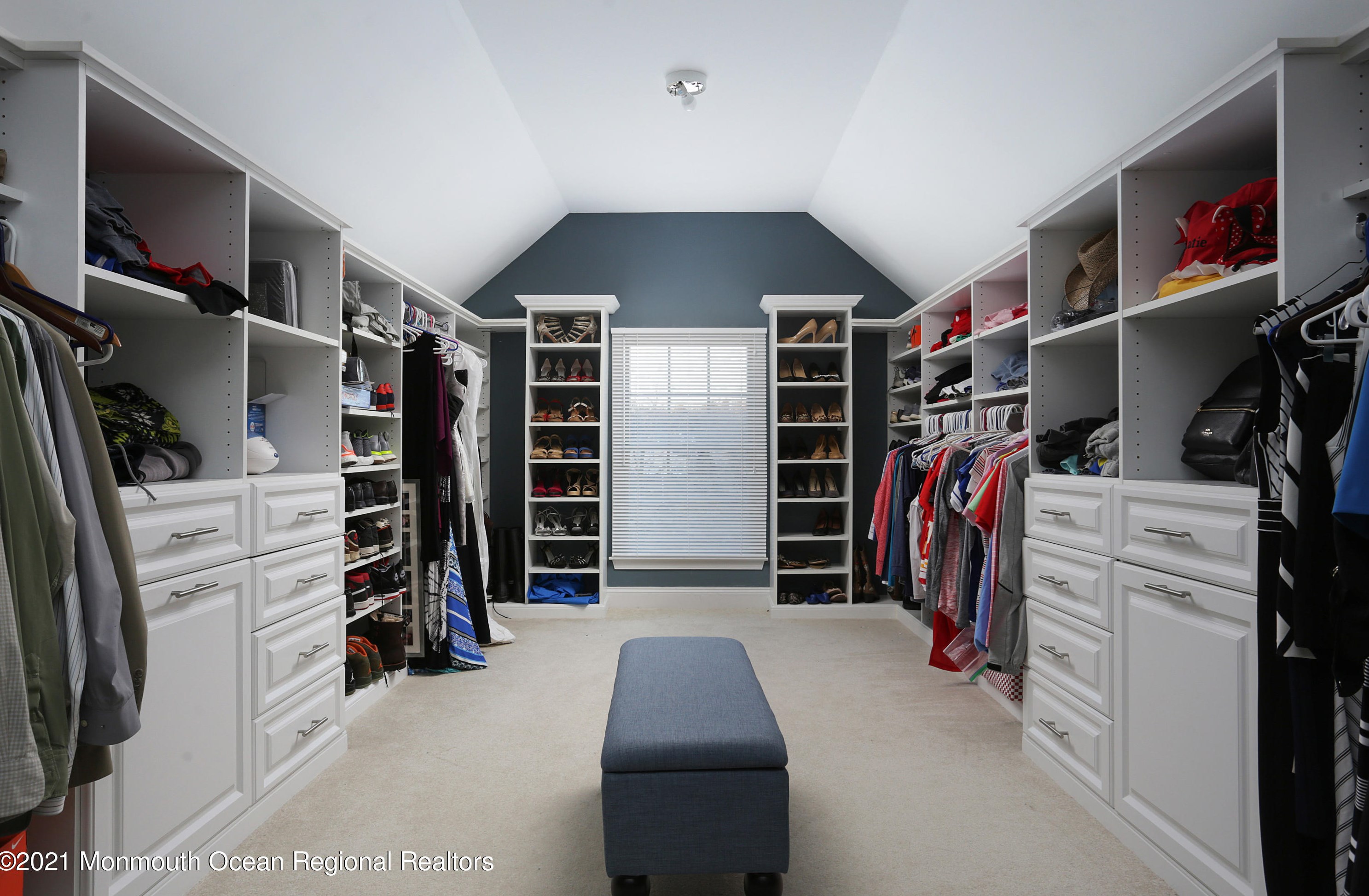 40 Aimee Dr, East Freehold NJ 07728-9220 exterior