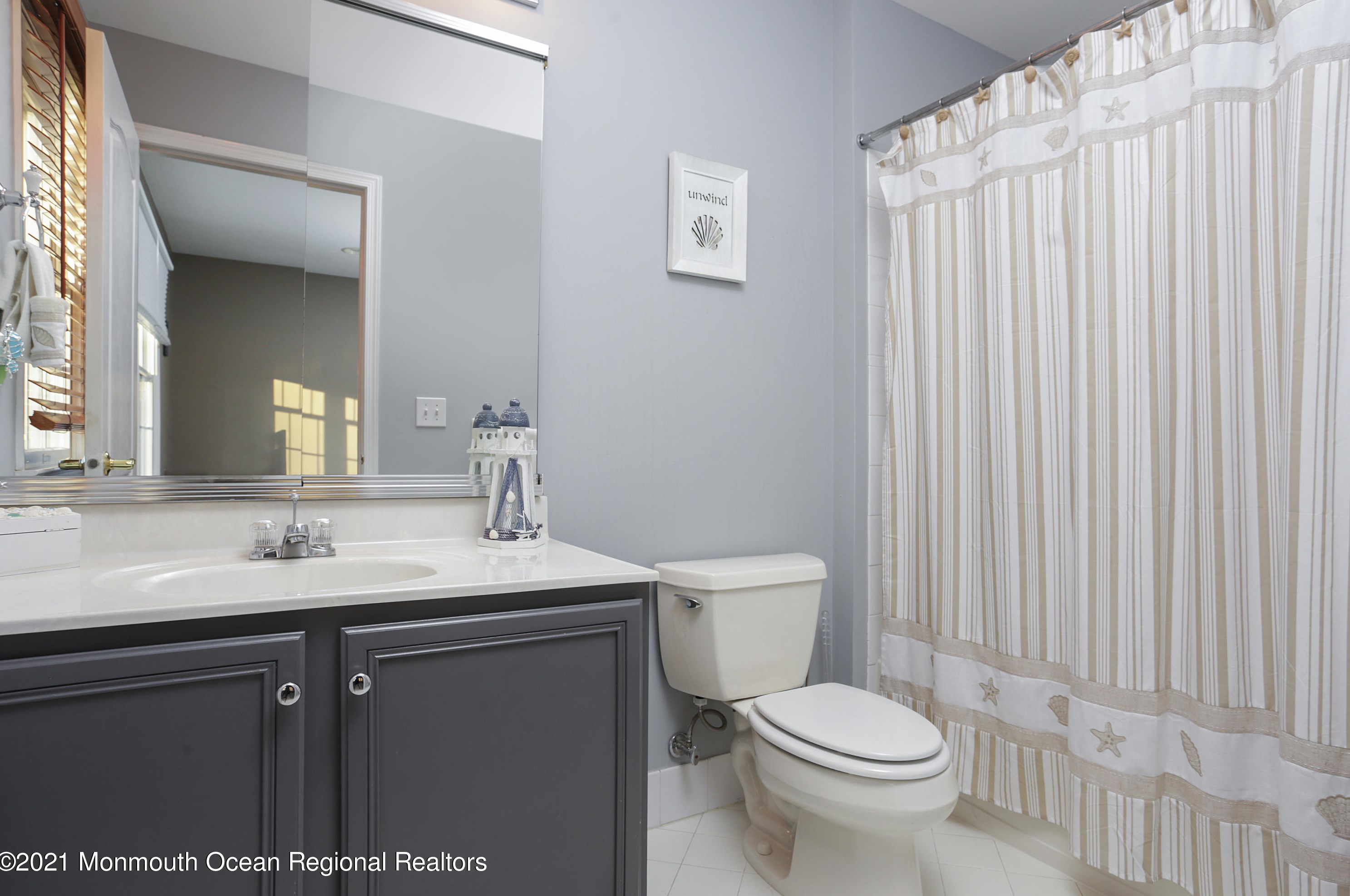 40 Aimee Dr, East Freehold NJ 07728-9220 exterior