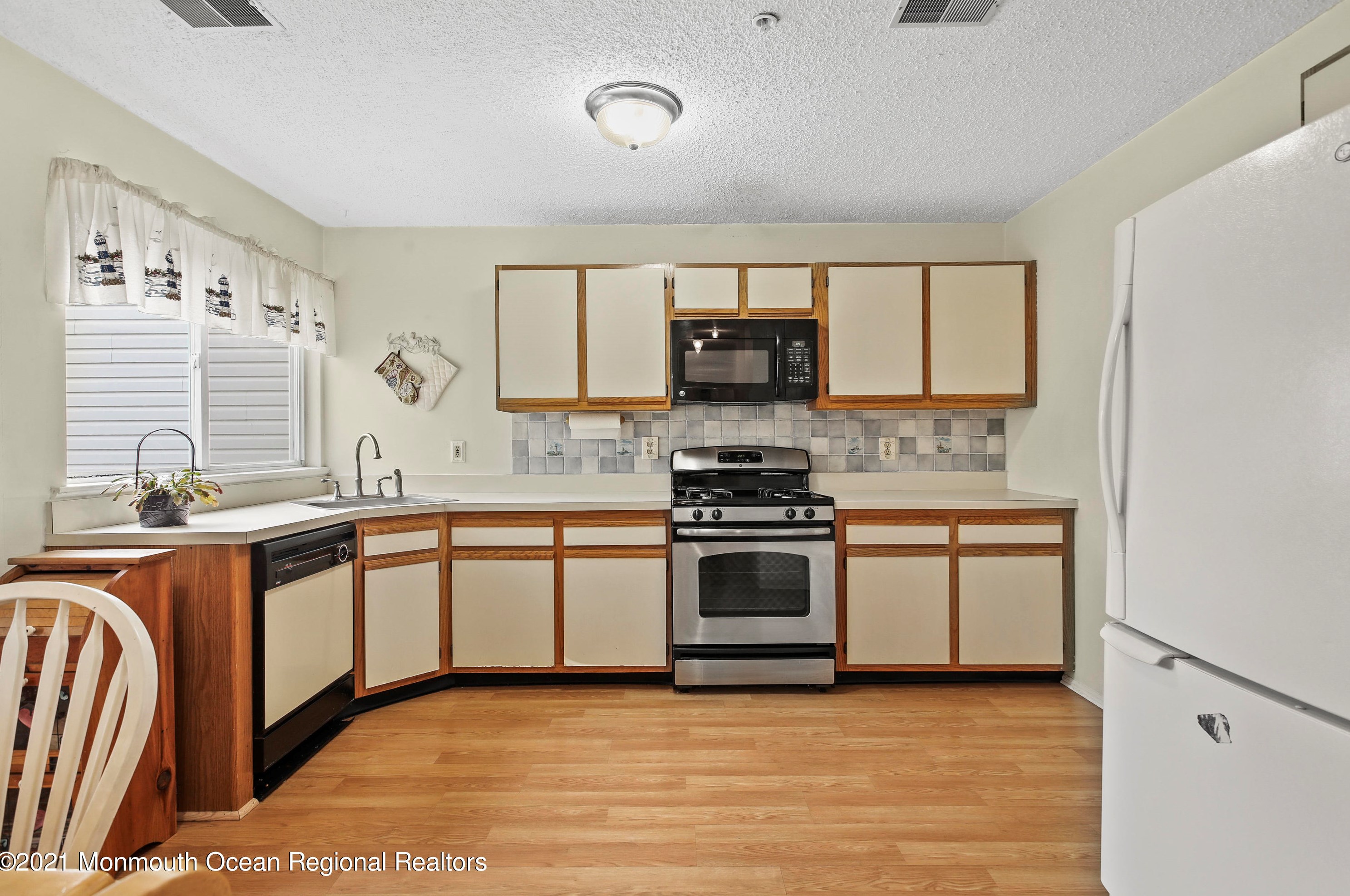 1111 Scarlet Oak Ave, Toms River NJ  08755-1062 exterior