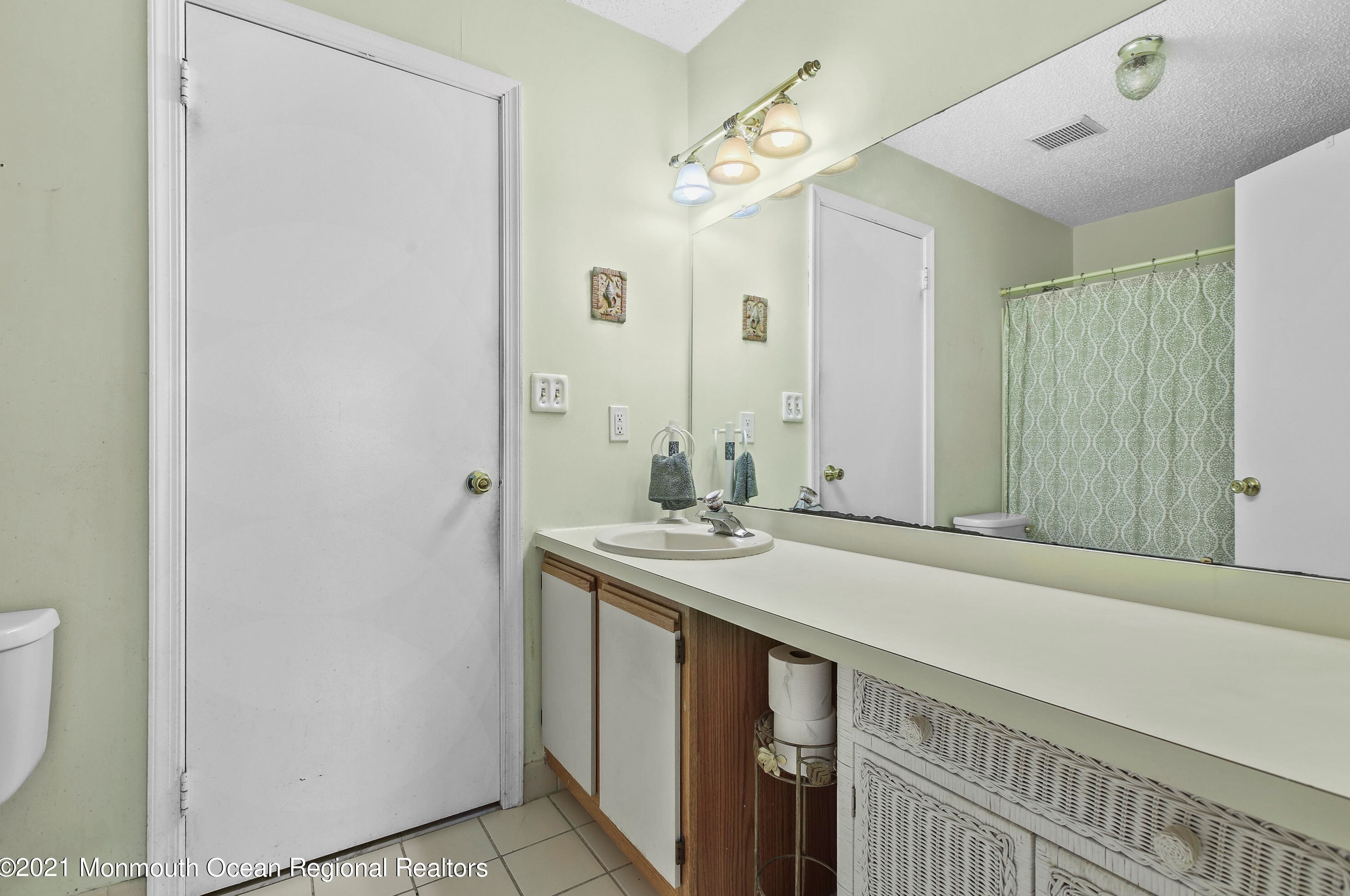 1111 Scarlet Oak Ave, Toms River NJ  08755-1062 exterior