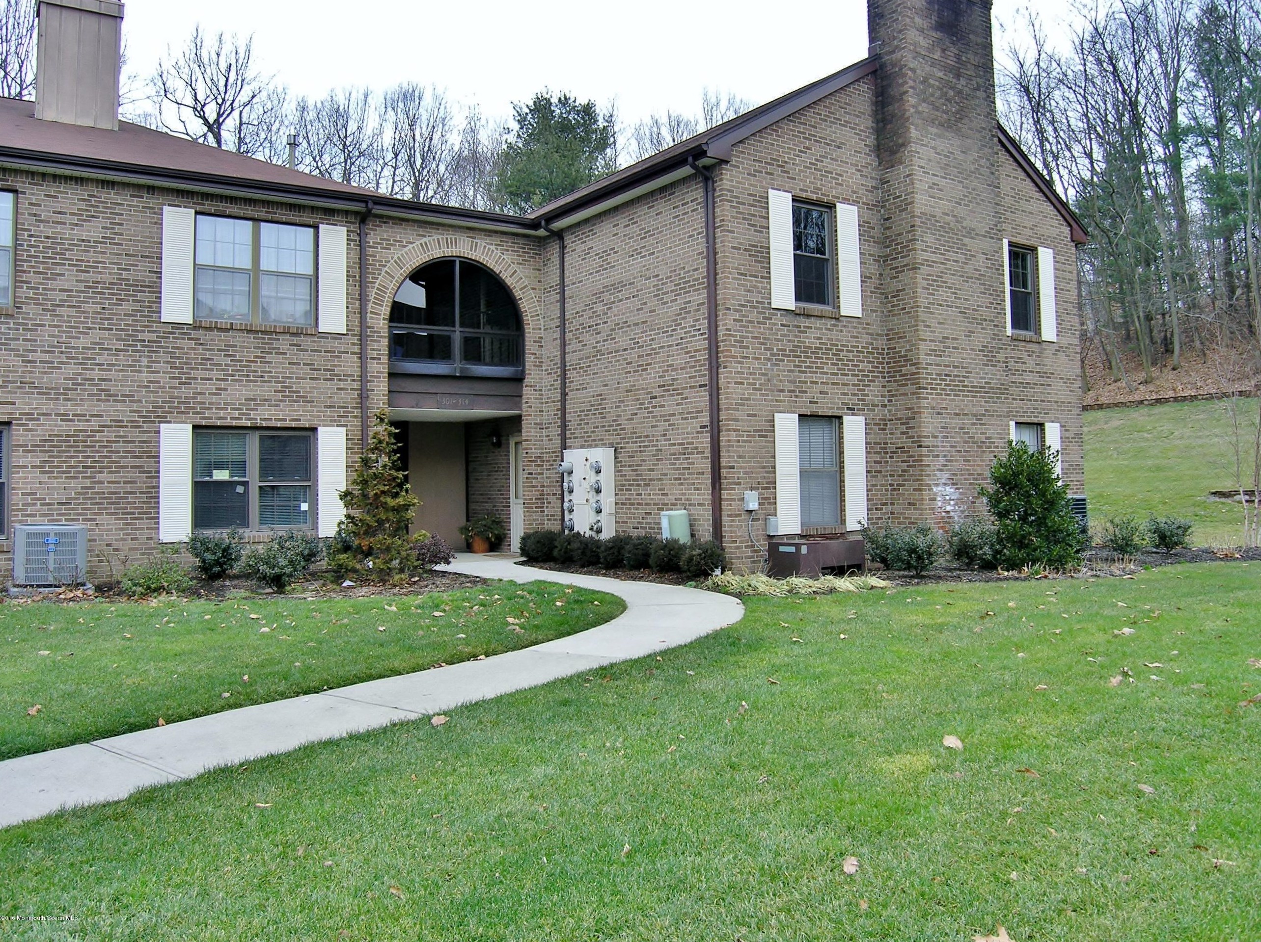 304 Wellington Pl, Matawan NJ  07747-1917 exterior