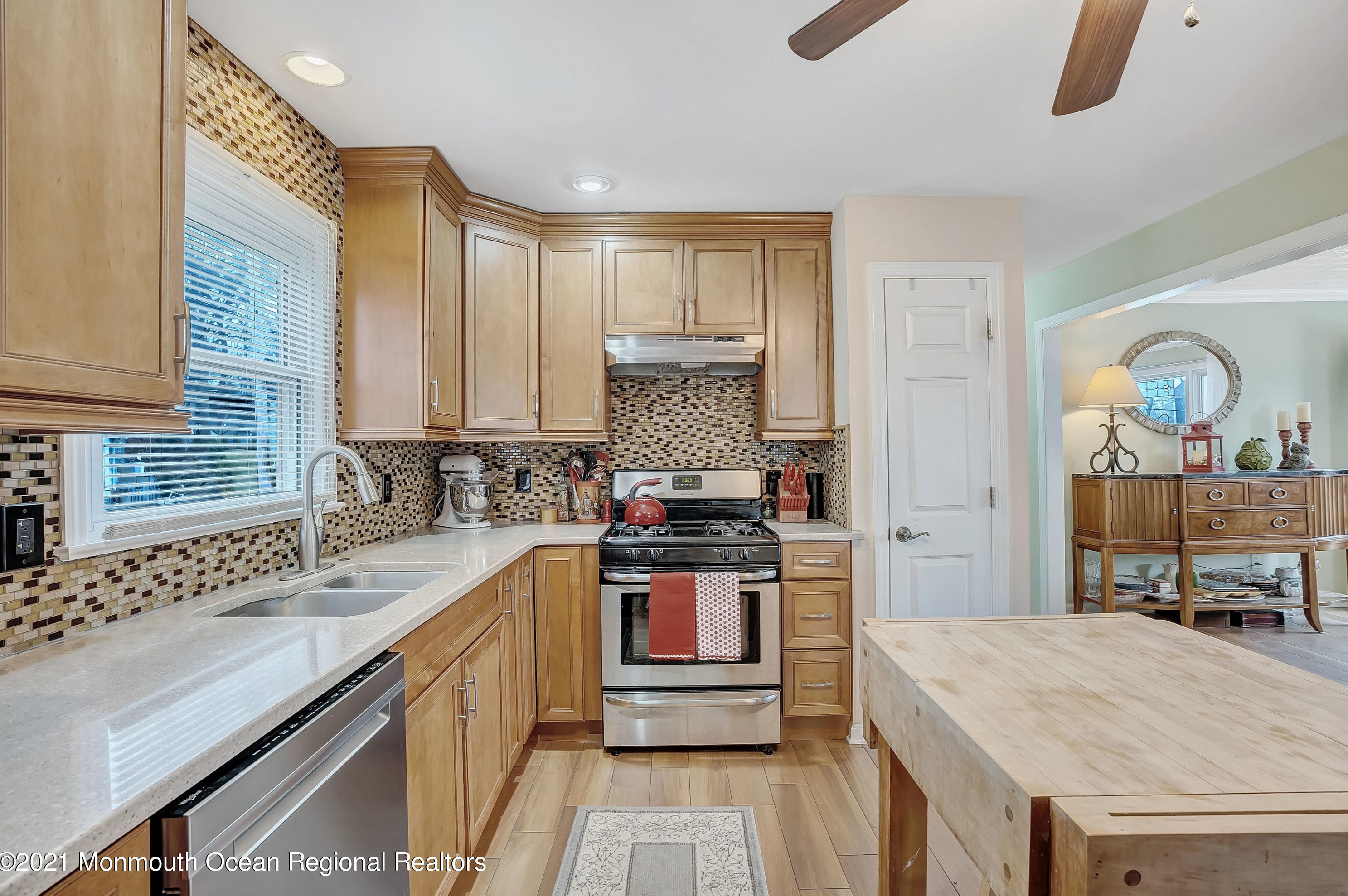 118 Beverly Way, Wall Township NJ  07753-5709 exterior