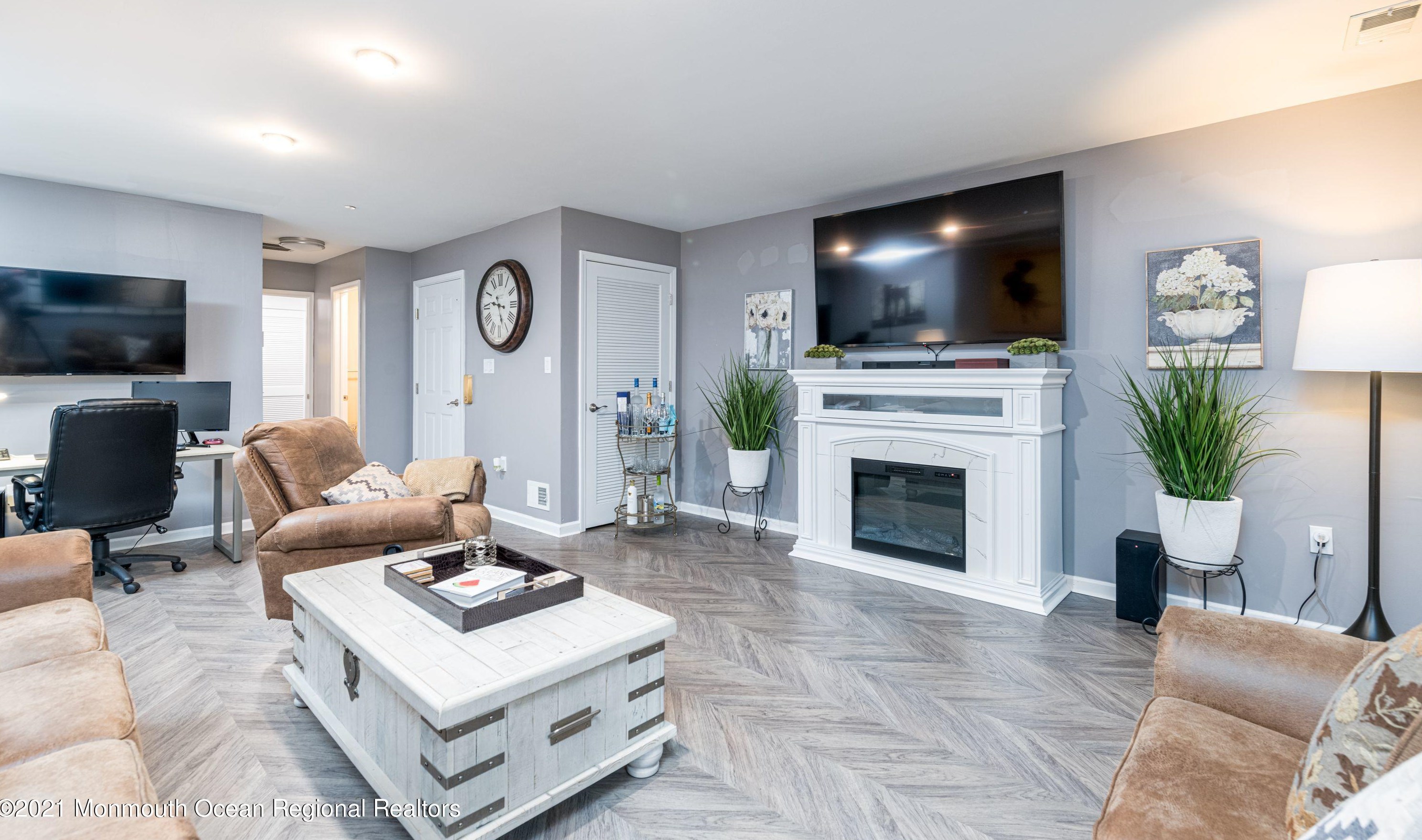 49 Aspen Way, Matawan NJ  07747-1941 exterior