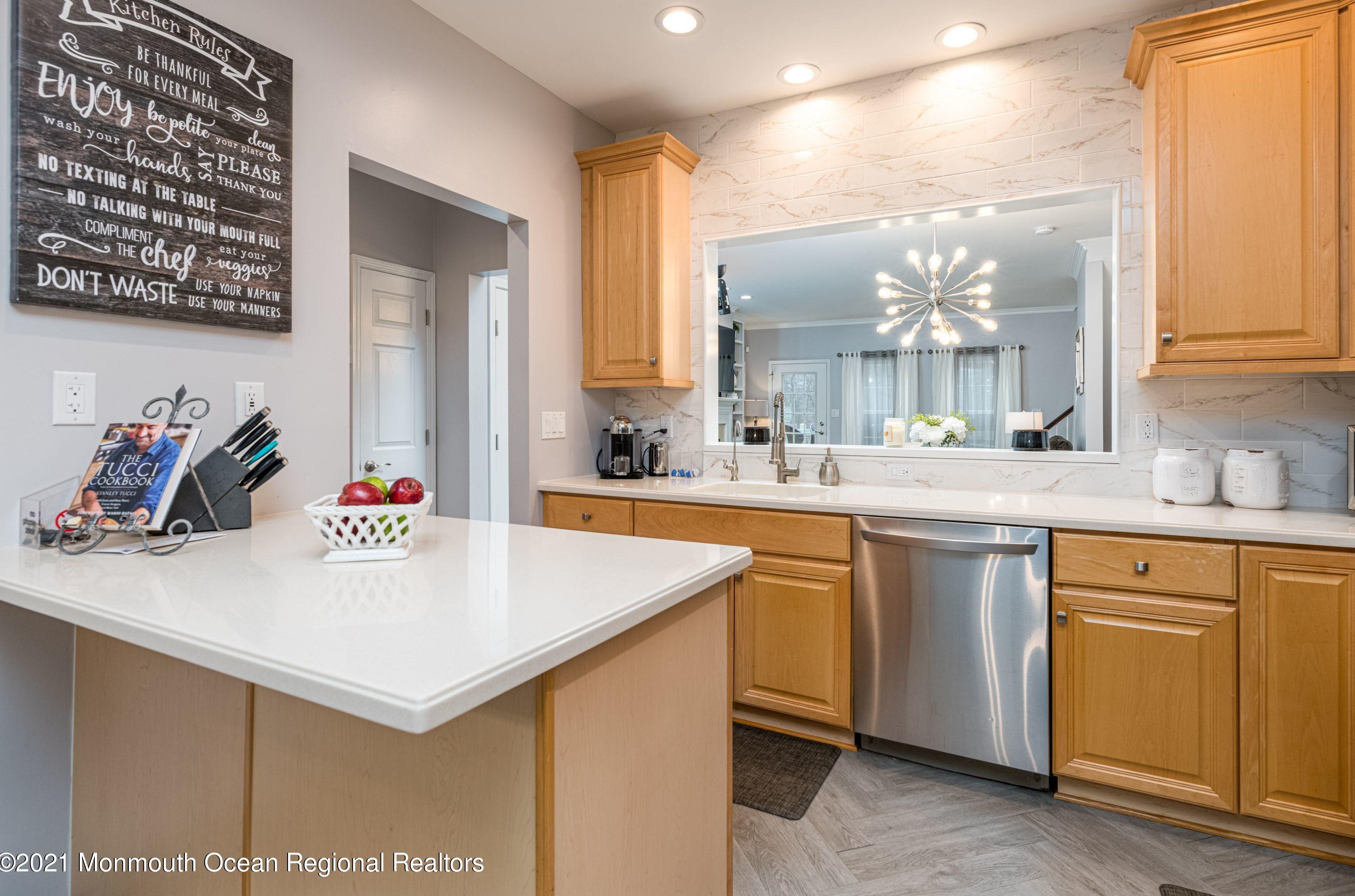 49 Aspen Way, Matawan NJ  07747-1941 exterior