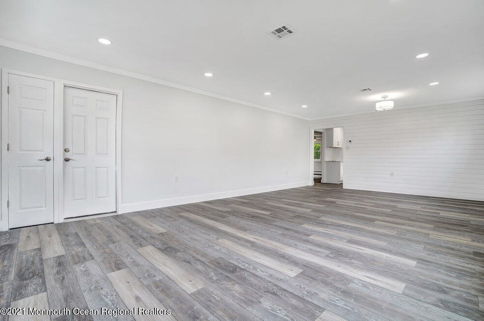385 Costa Mesa Dr, Toms River NJ  08757-5734 exterior