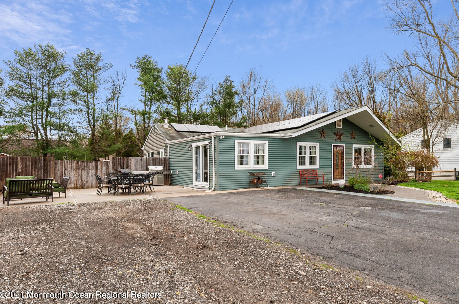 27 Applegate Ln, Plumsted Township, NJ 08533