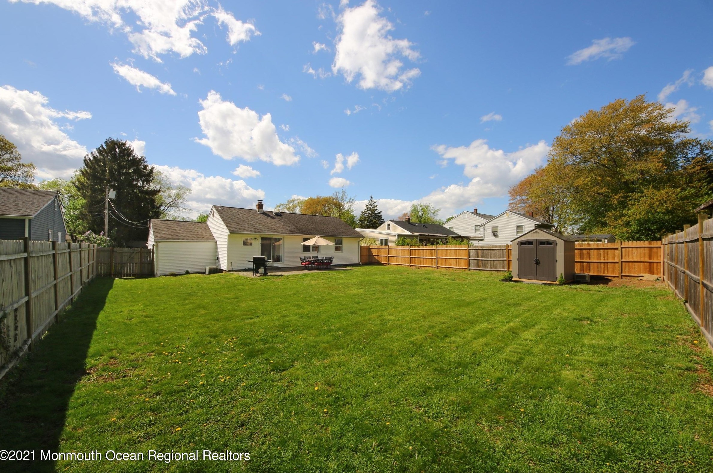 605 Turner Dr, Belford NJ  07718-1138 exterior