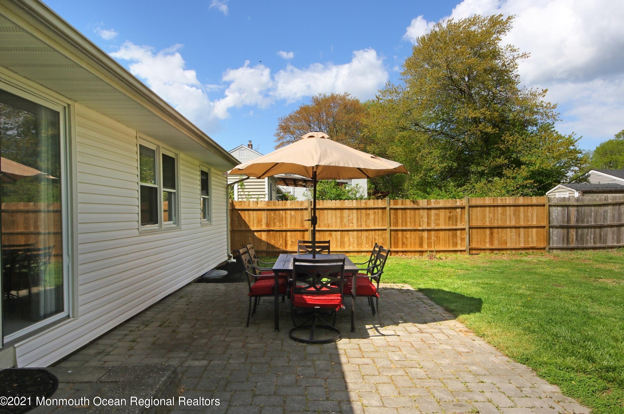 605 Turner Dr, Belford NJ  07718-1138 exterior