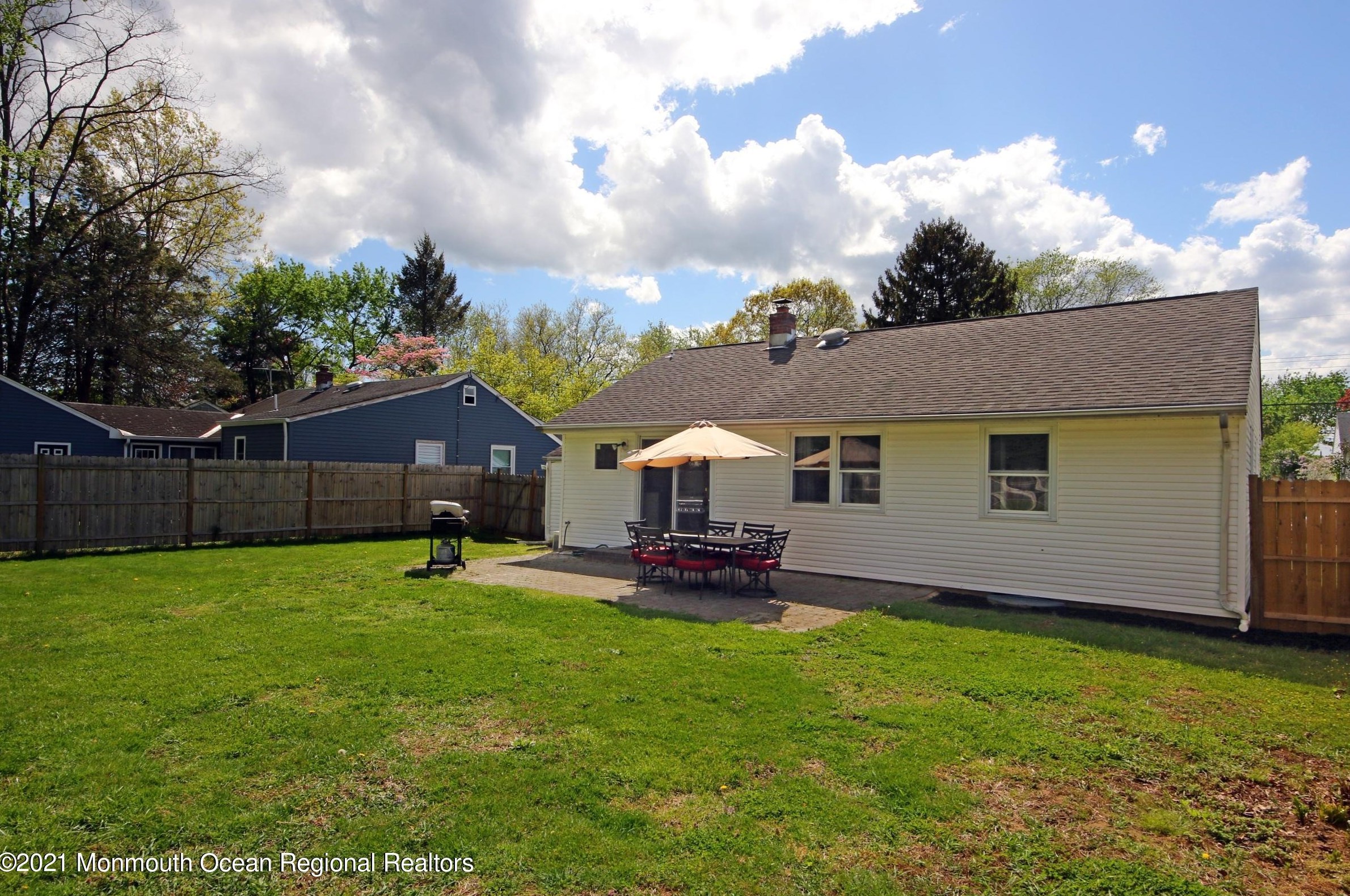 605 Turner Dr, Belford NJ  07718-1138 exterior