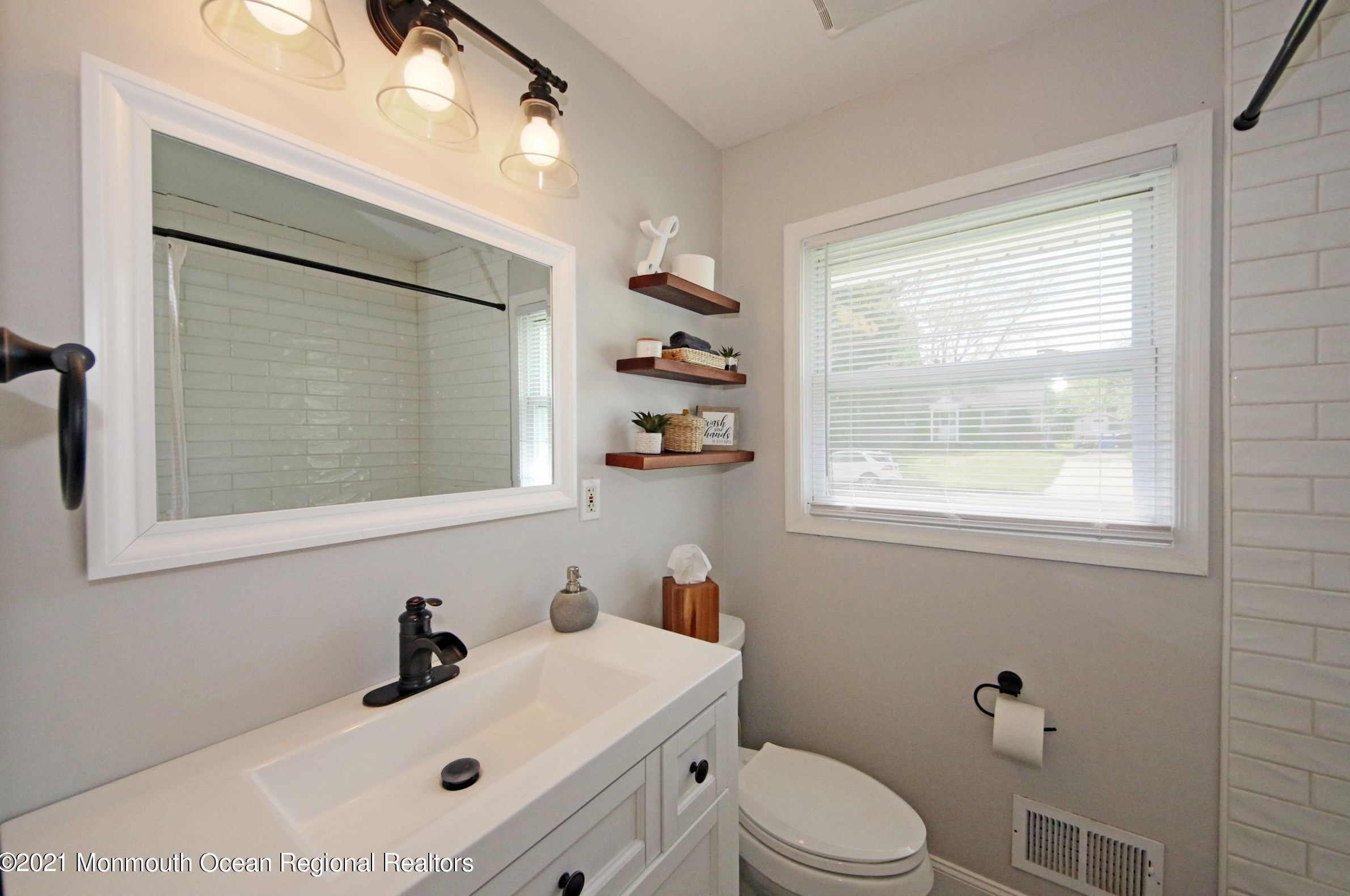 605 Turner Dr, Belford NJ  07718-1138 exterior