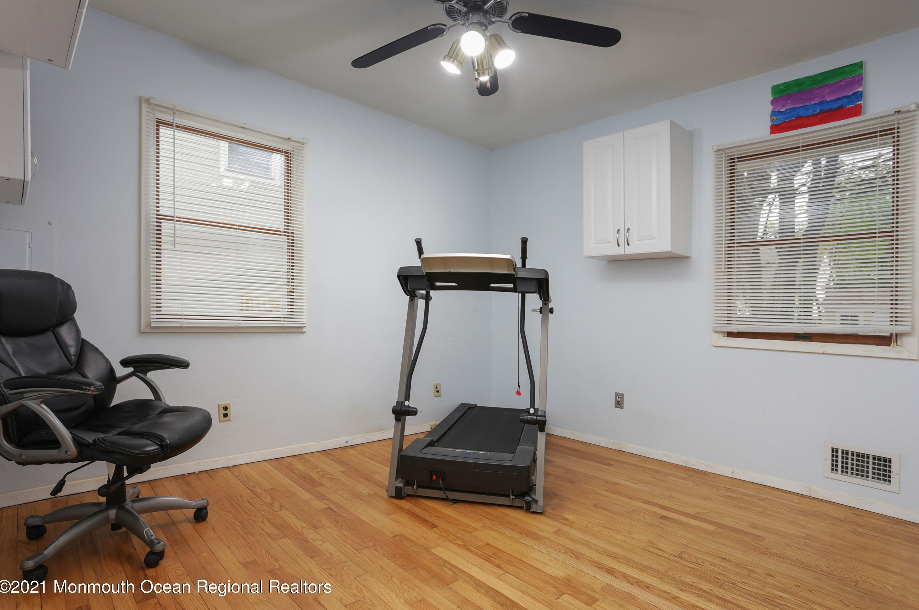 573 Sumner Ave, Belford NJ  07718-1136 exterior