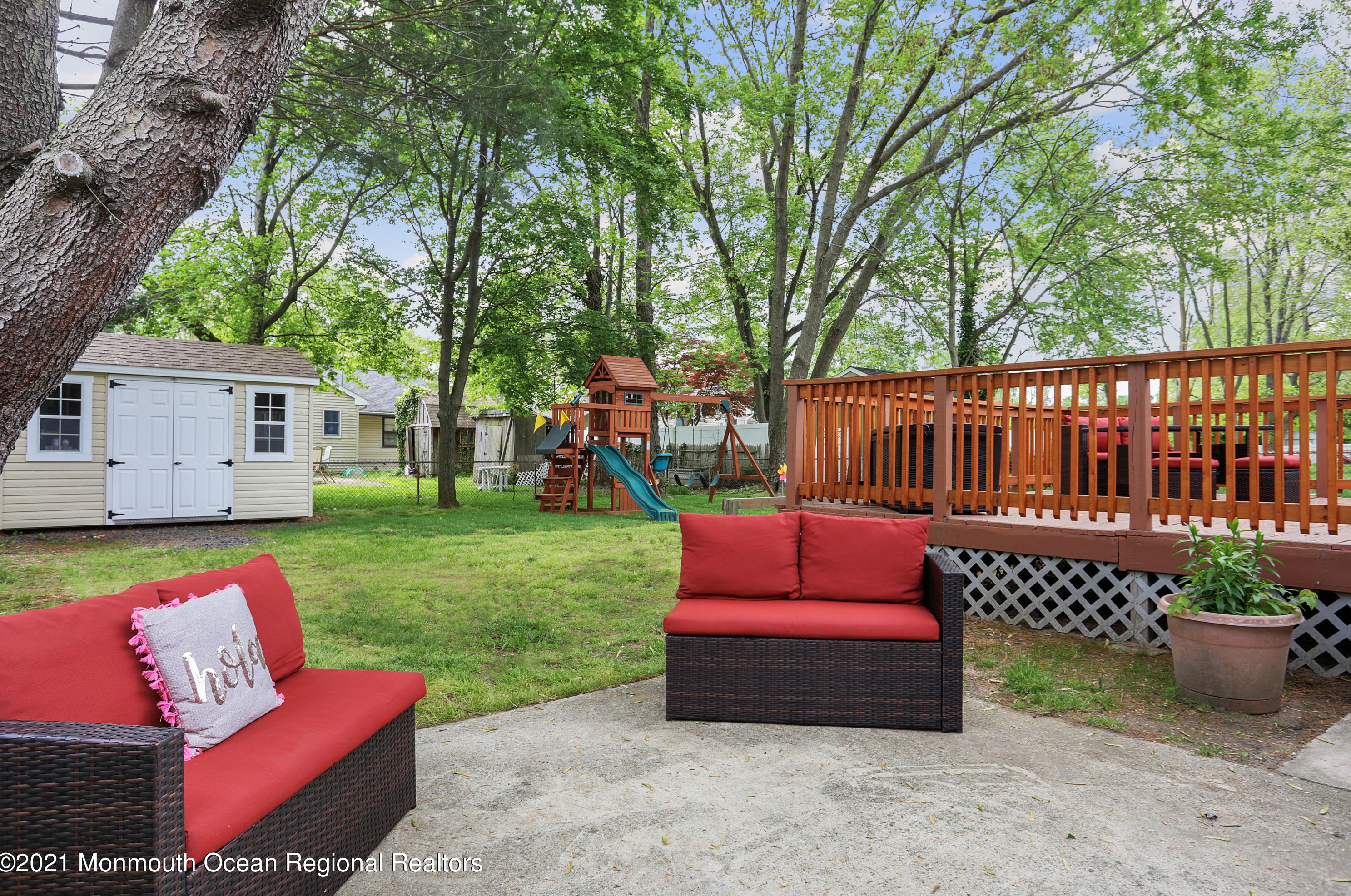 573 Sumner Ave, Belford NJ  07718-1136 exterior