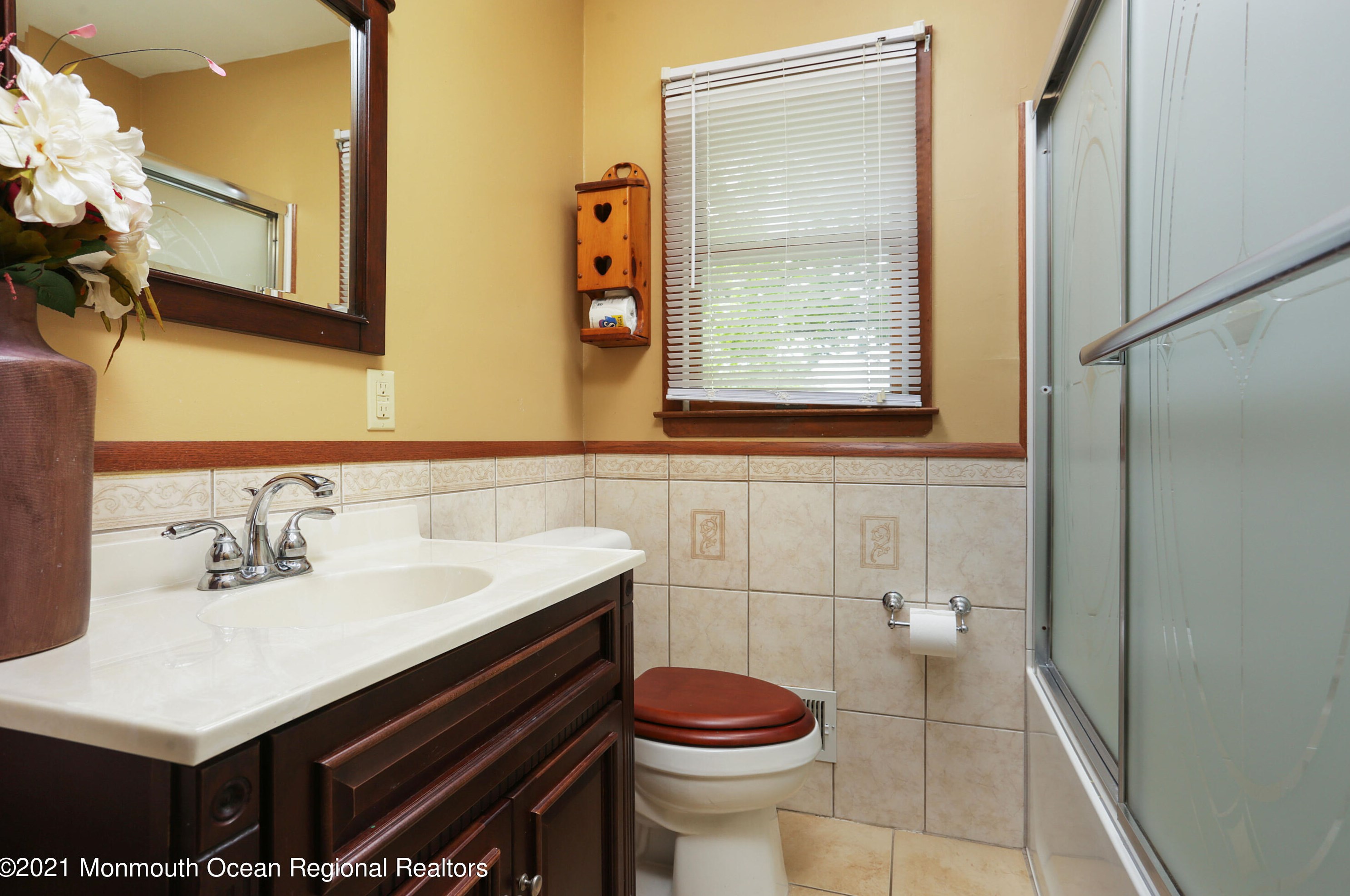 573 Sumner Ave, Belford NJ  07718-1136 exterior