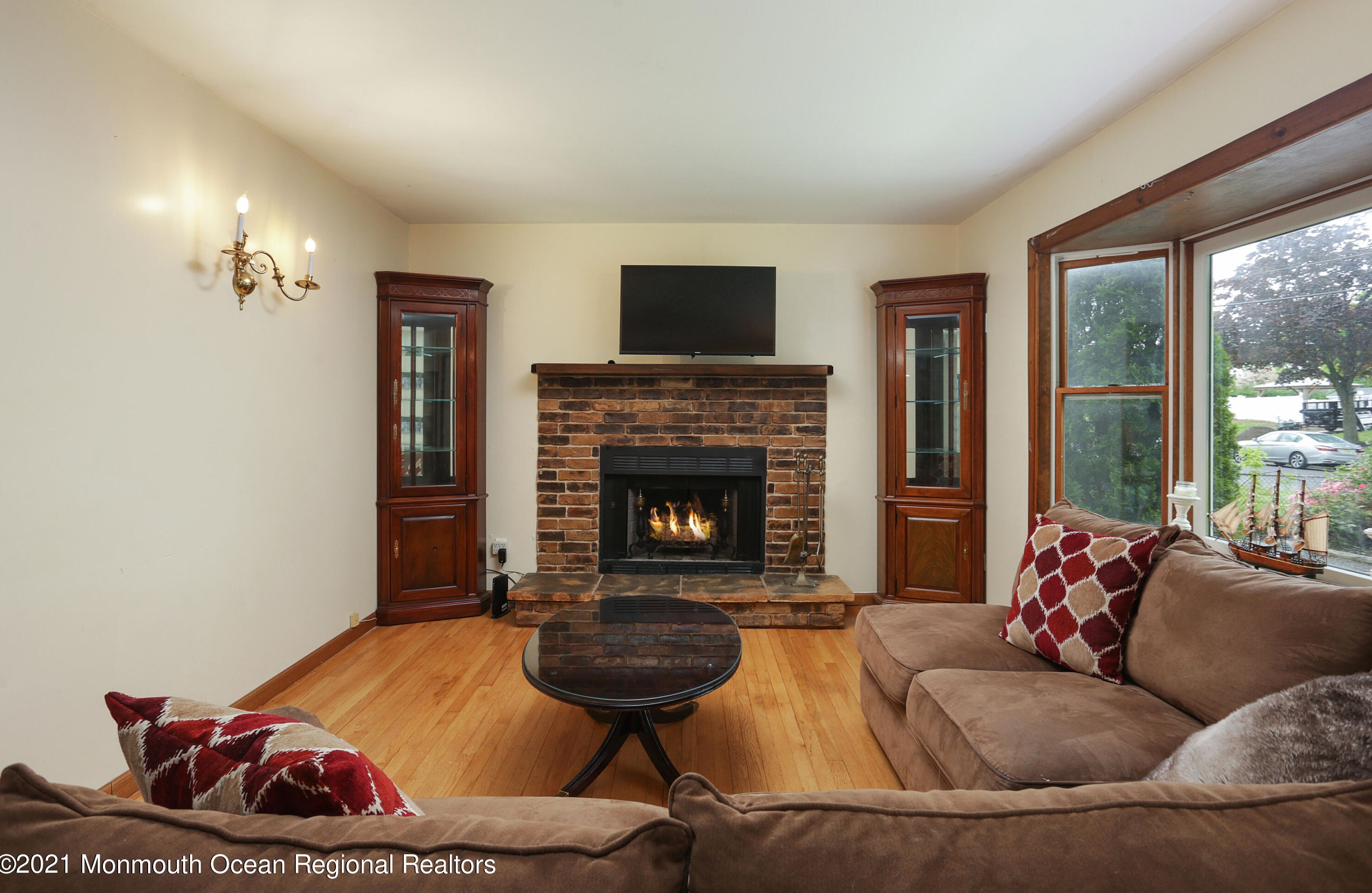 573 Sumner Ave, Belford NJ  07718-1136 exterior