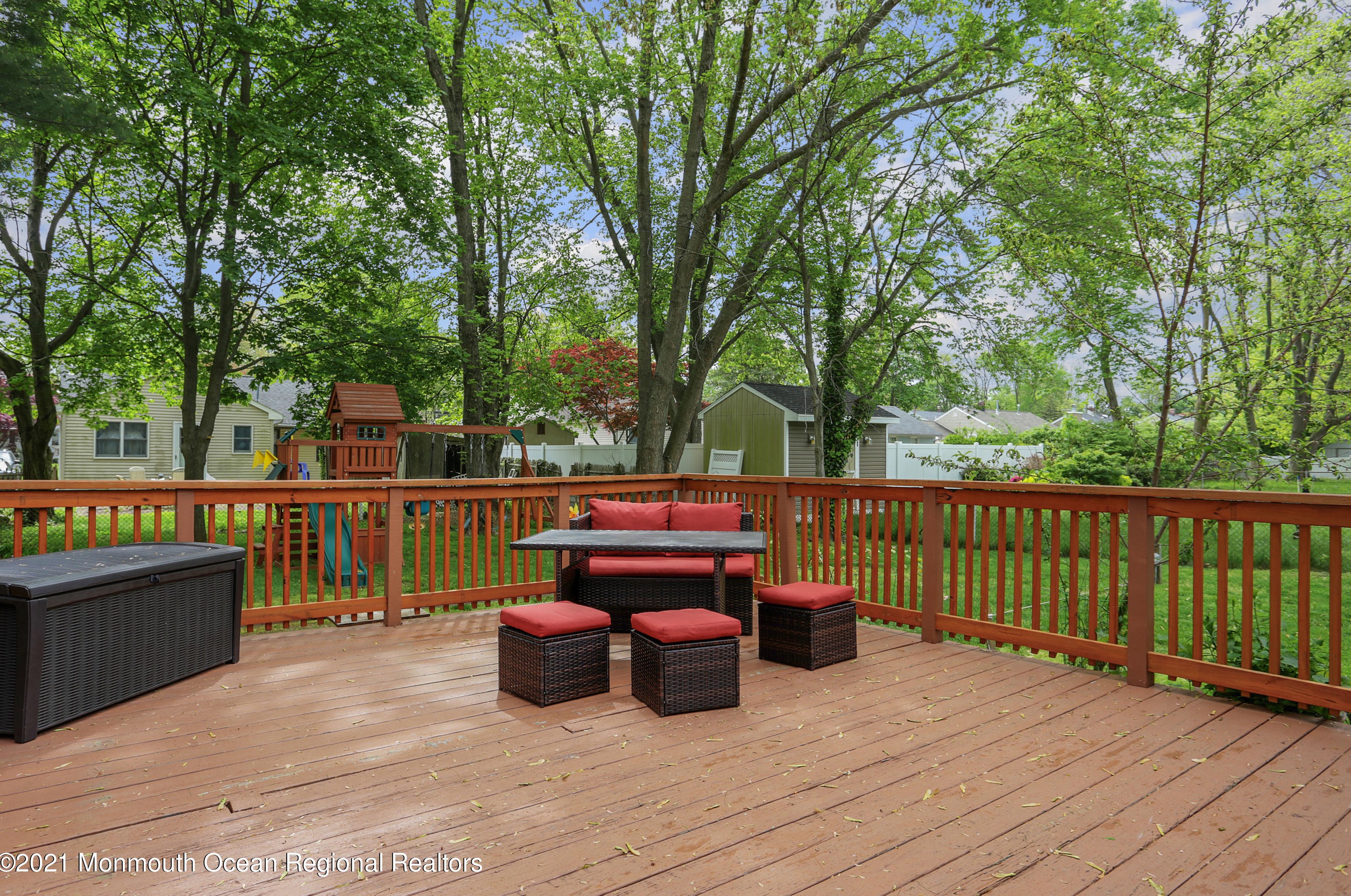 573 Sumner Ave, Belford NJ  07718-1136 exterior