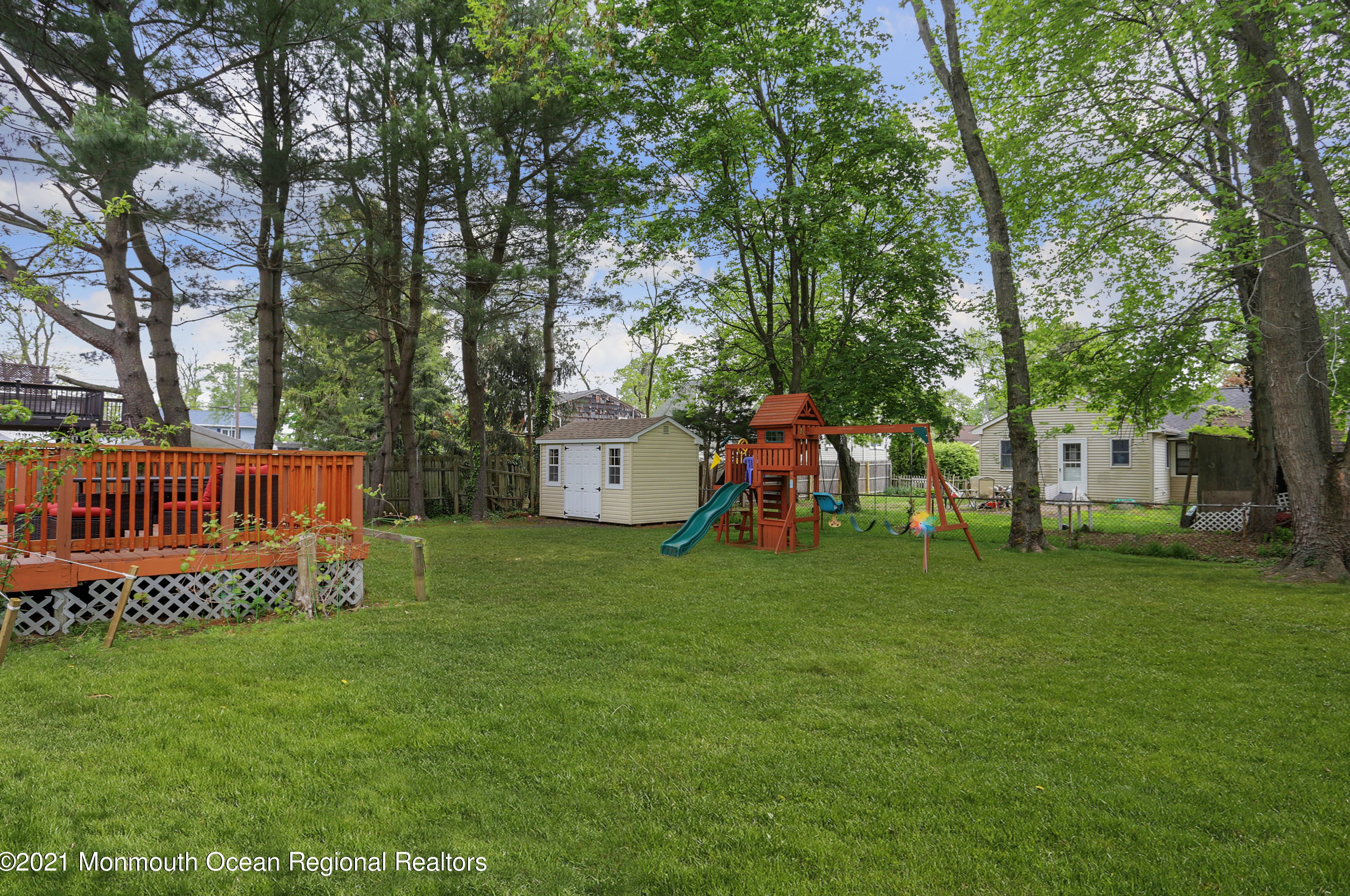 573 Sumner Ave, Belford NJ  07718-1136 exterior