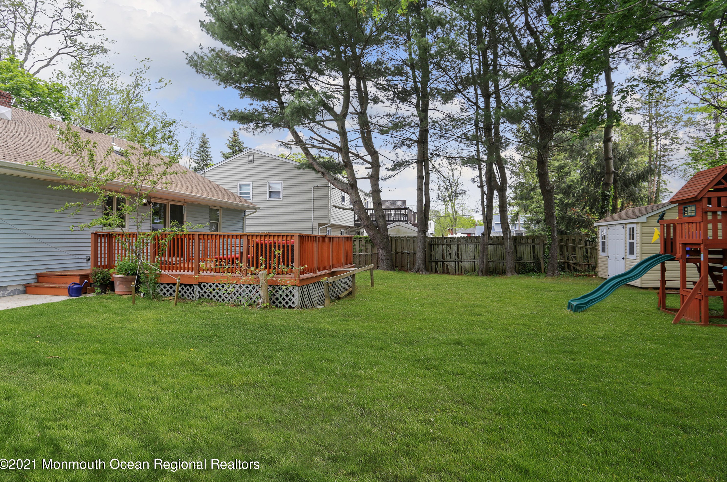 573 Sumner Ave, Belford NJ  07718-1136 exterior