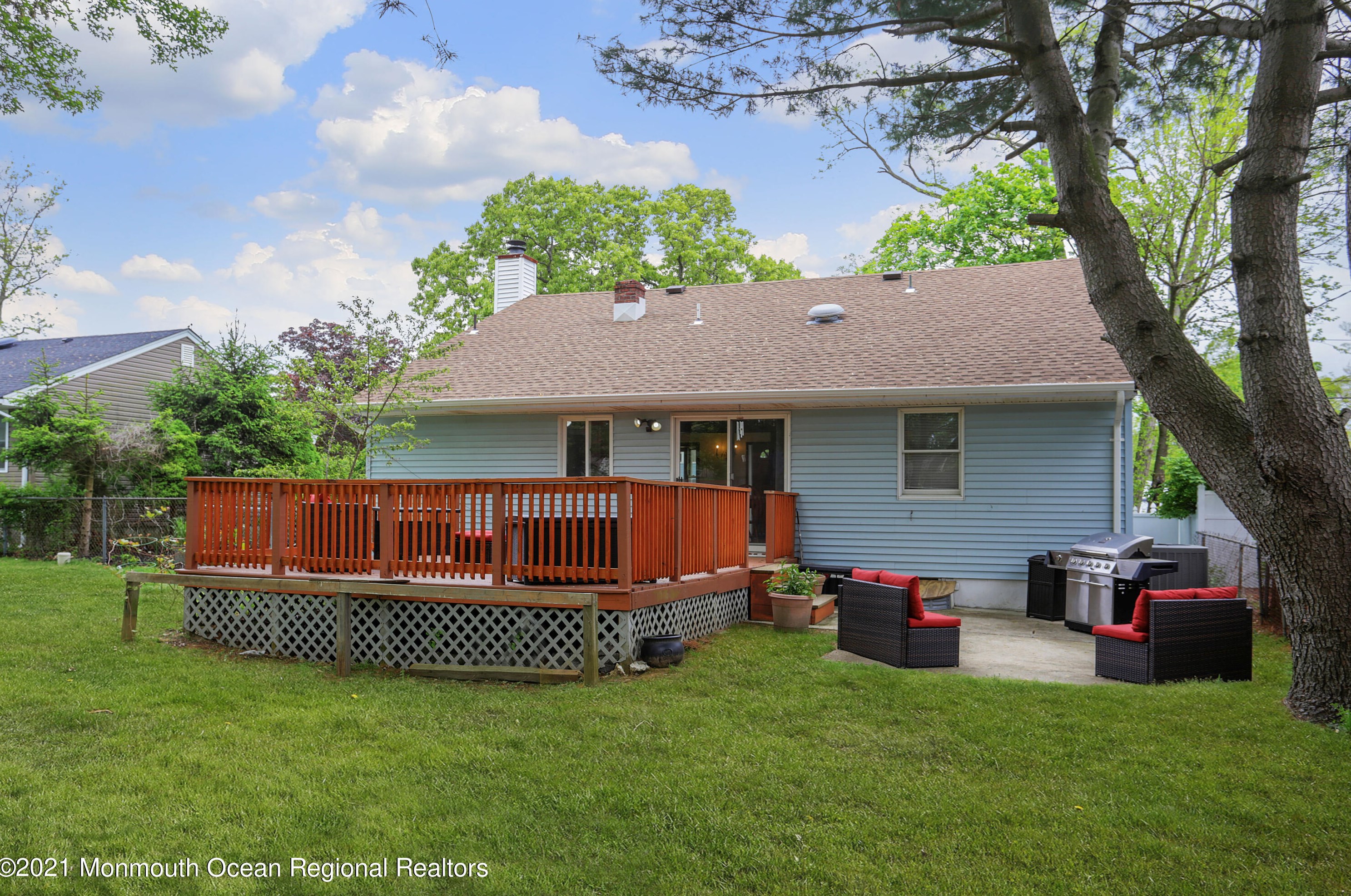 573 Sumner Ave, Belford NJ  07718-1136 exterior