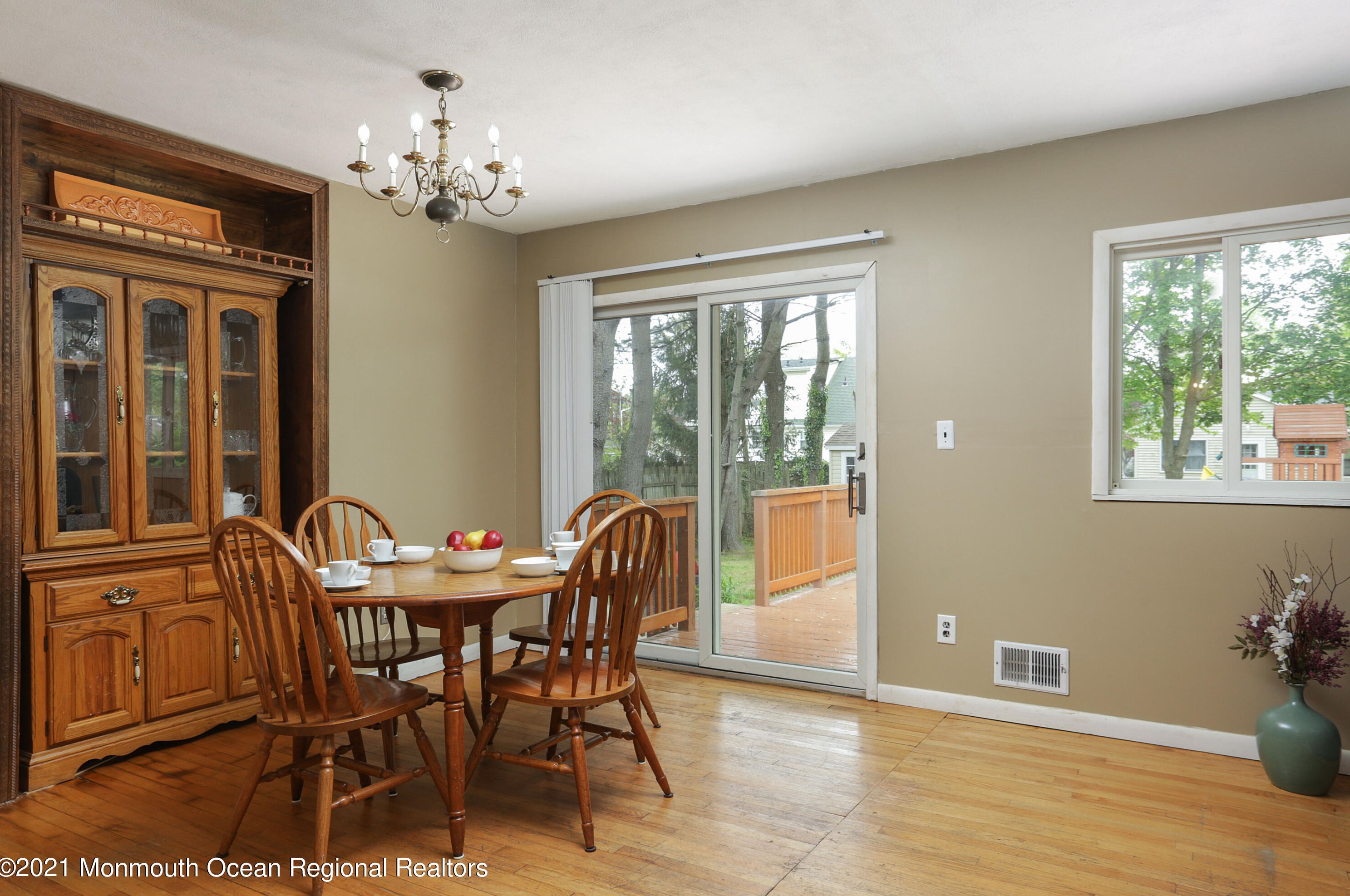 573 Sumner Ave, Belford NJ  07718-1136 exterior