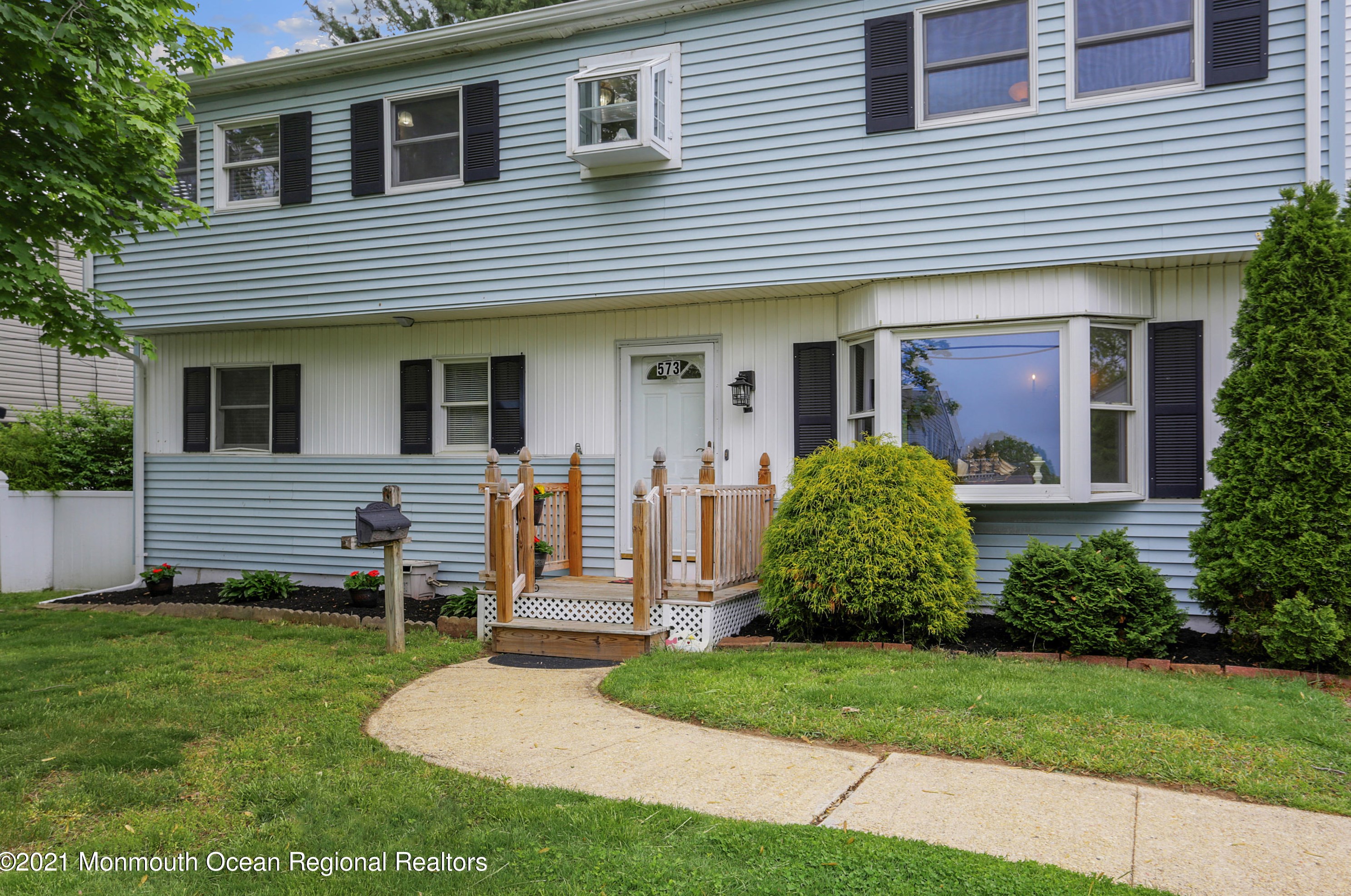 573 Sumner Ave, Belford NJ  07718-1136 exterior