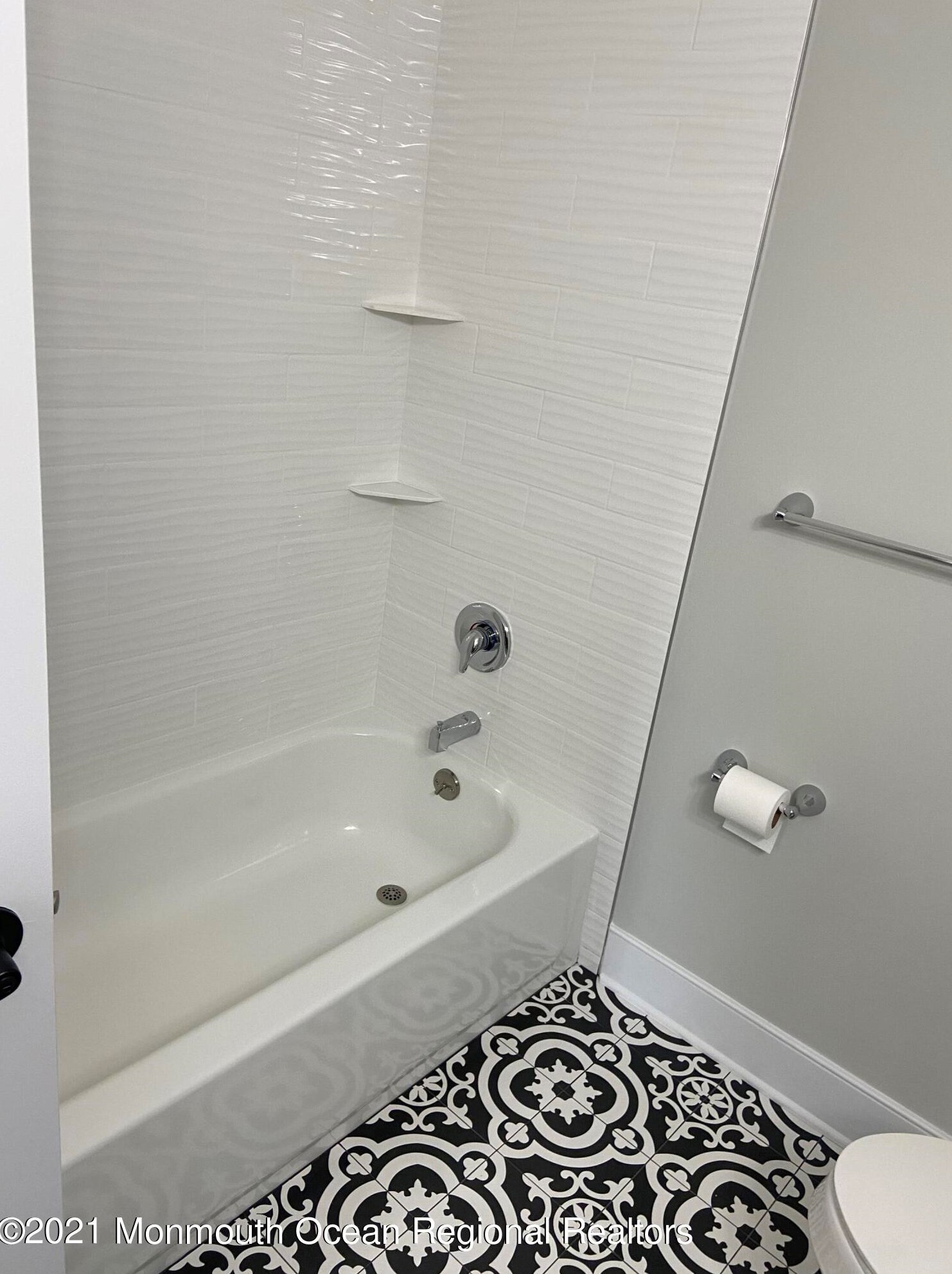 360 Costa Mesa Dr, Toms River NJ  08757-5767 exterior
