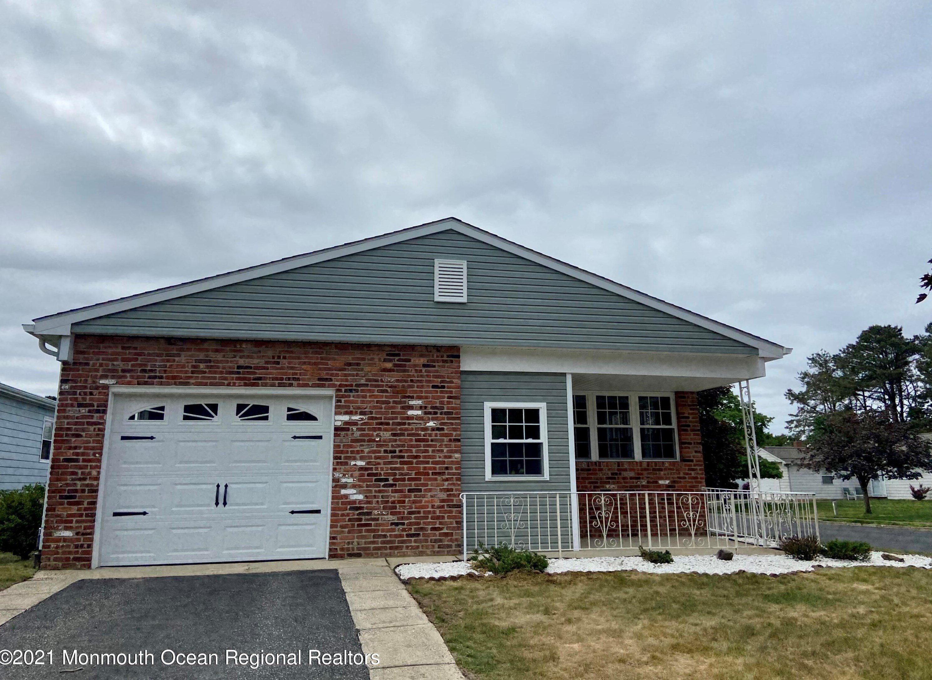 360 Costa Mesa Dr, Toms River NJ  08757-5767 exterior