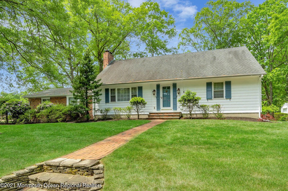 2002 Vernon St, Oakhurst NJ  07755-1136 exterior