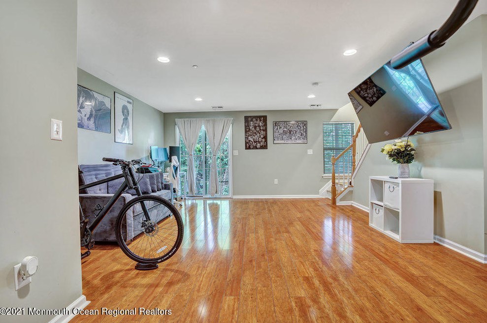 26 Aspen Way, Matawan NJ  07747-1905 exterior