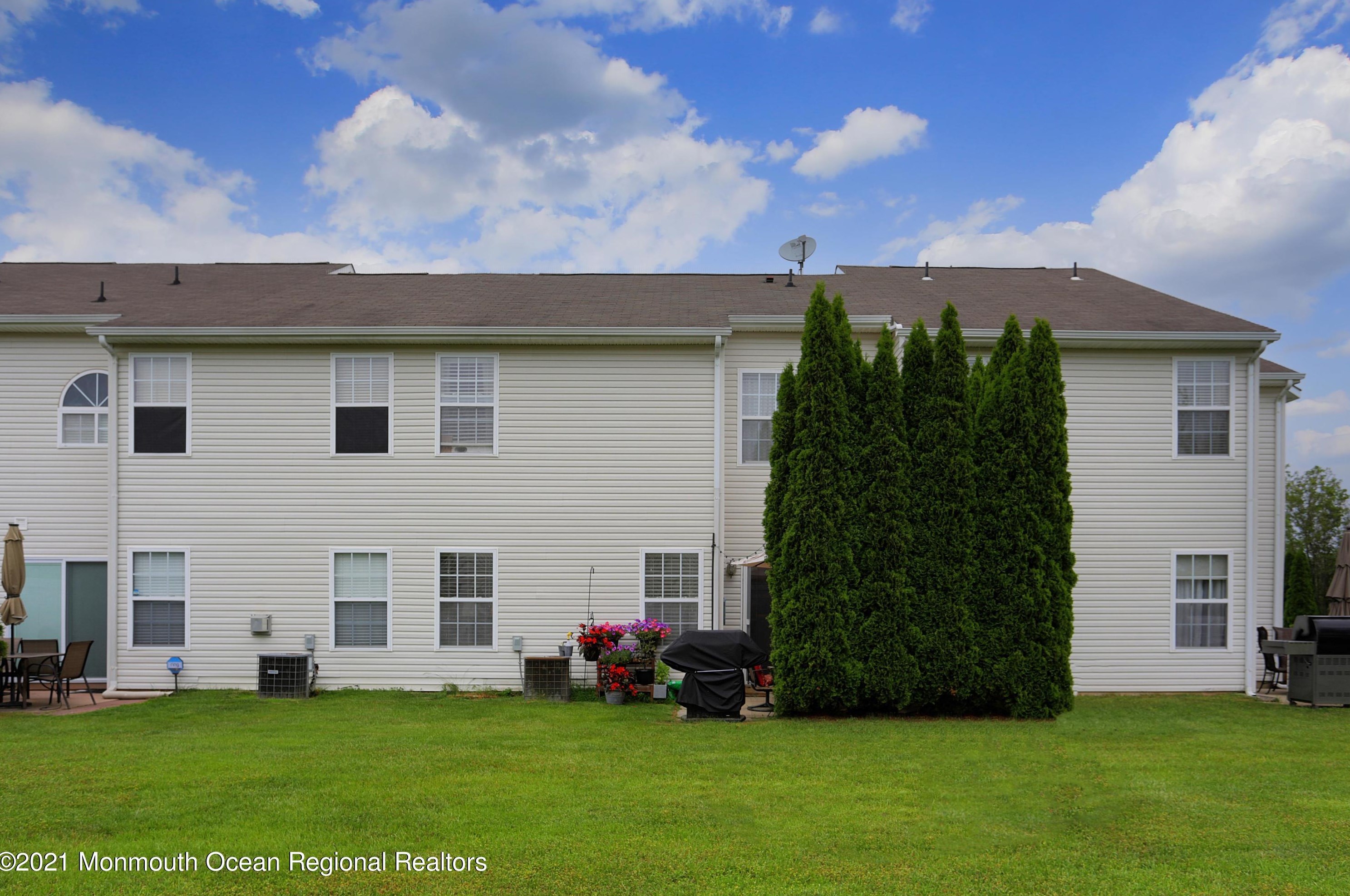 45 Hawthorne Dr, Wall Township NJ  07753-7585 exterior