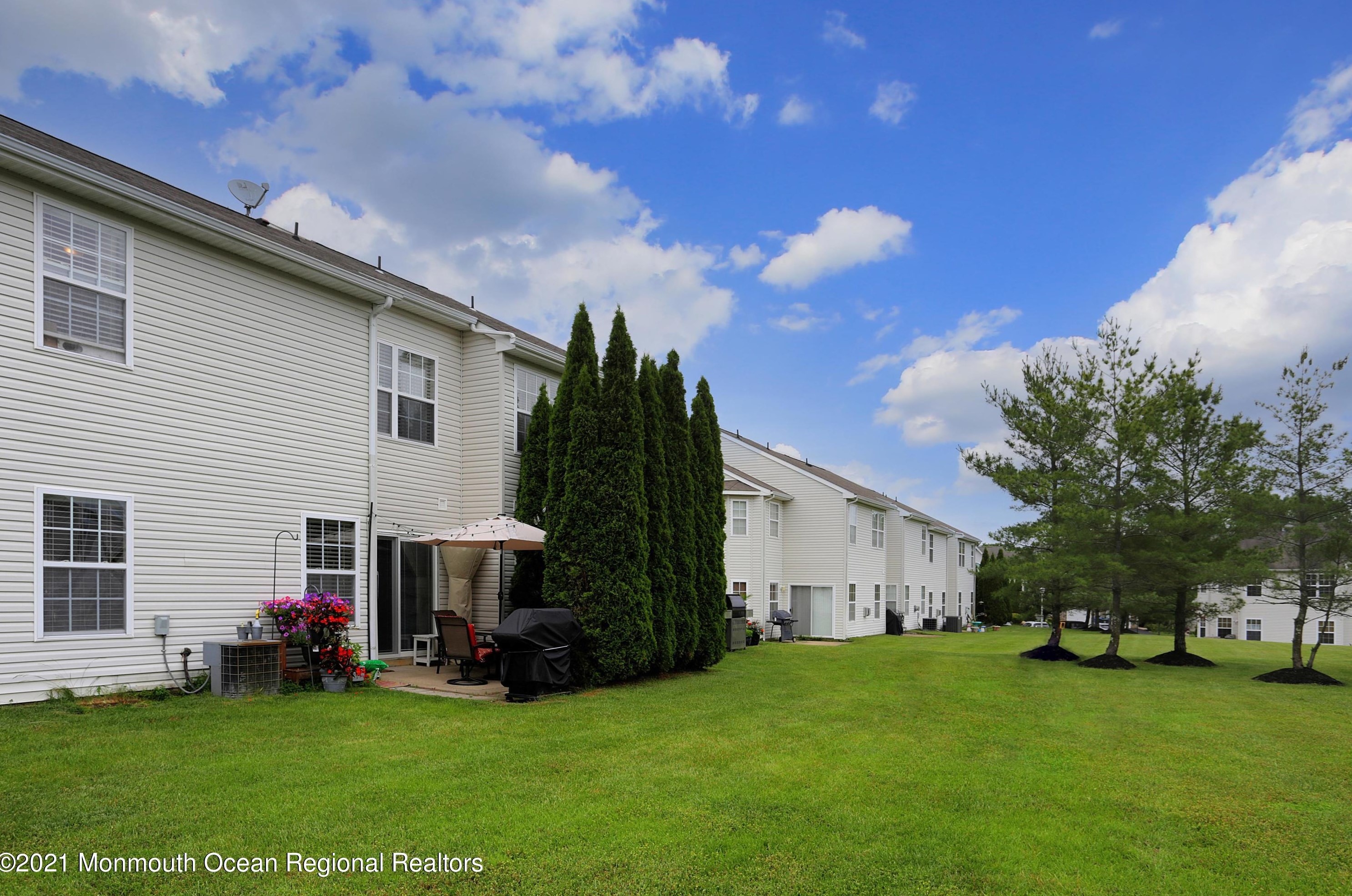 45 Hawthorne Dr, Wall Township NJ  07753-7585 exterior