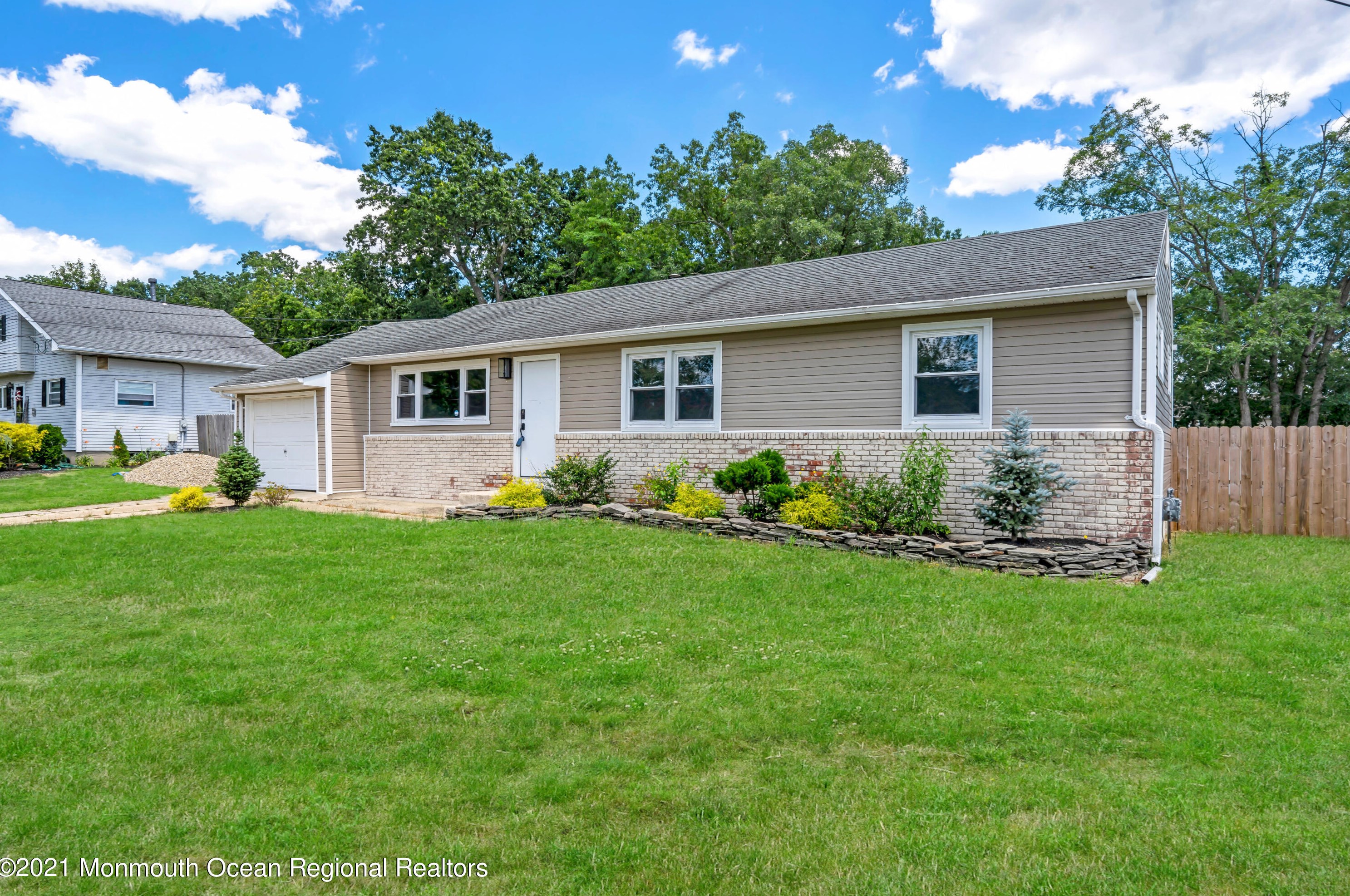 36 Harley Rd, Toms River NJ  08755-5024 exterior