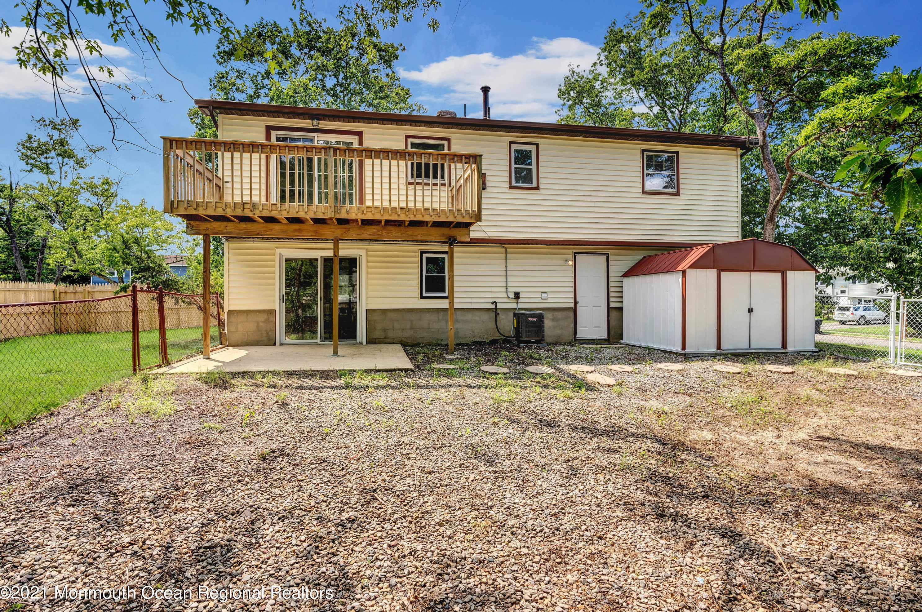 833 Holiday Ct, Toms River NJ  08753-3721 exterior