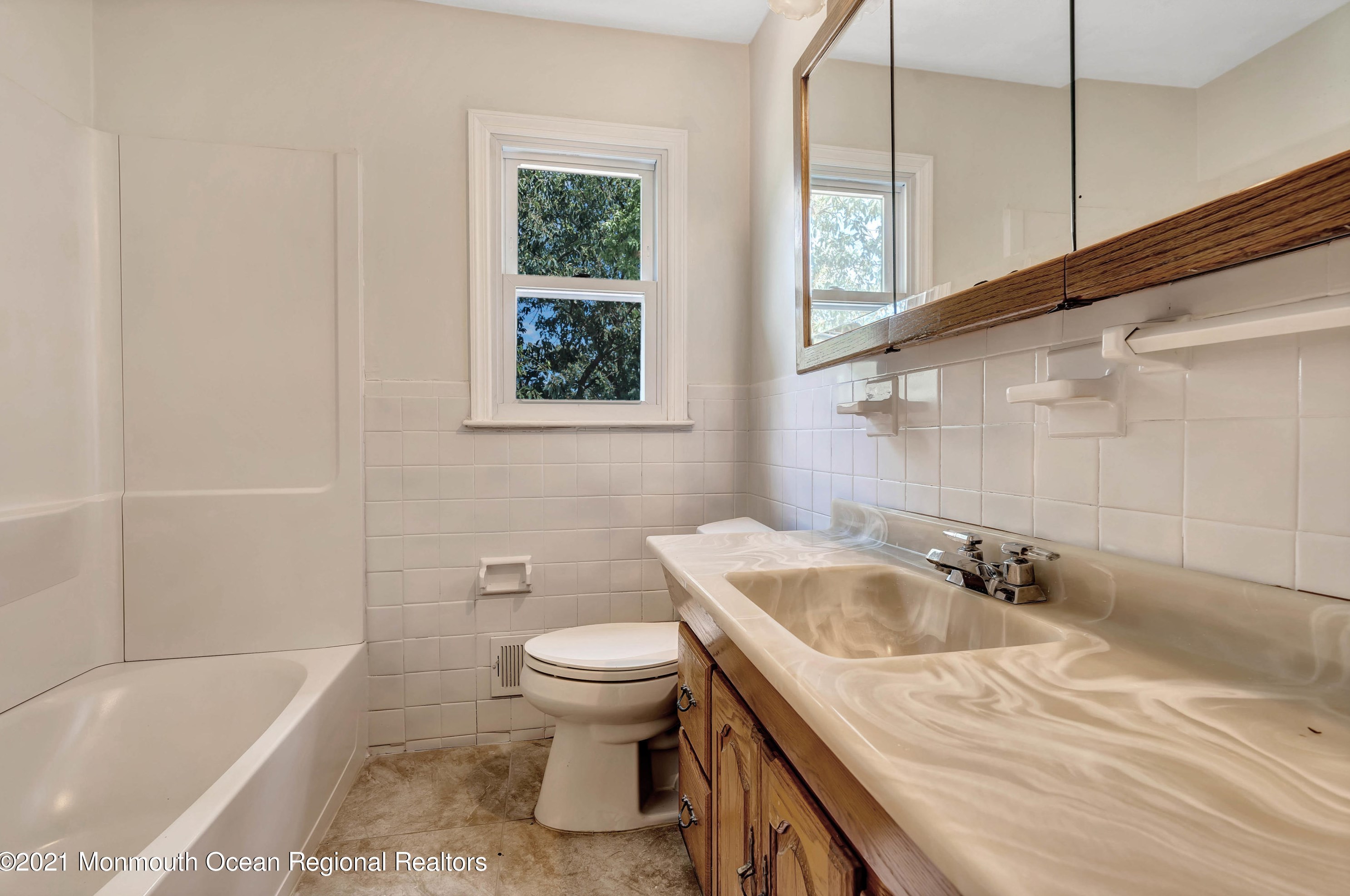 833 Holiday Ct, Toms River NJ  08753-3721 exterior