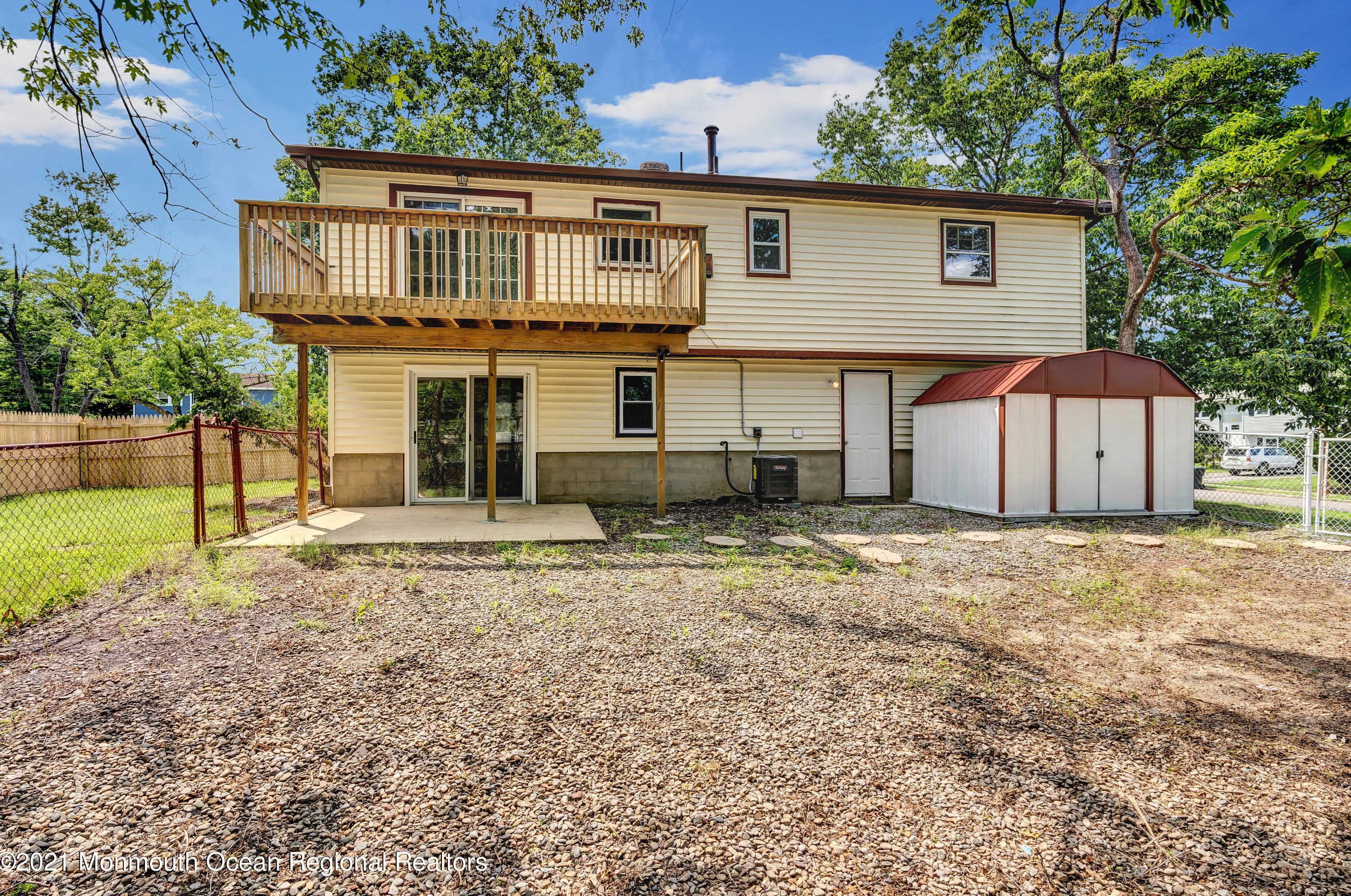 833 Holiday Ct, Toms River NJ  08753-3721 exterior