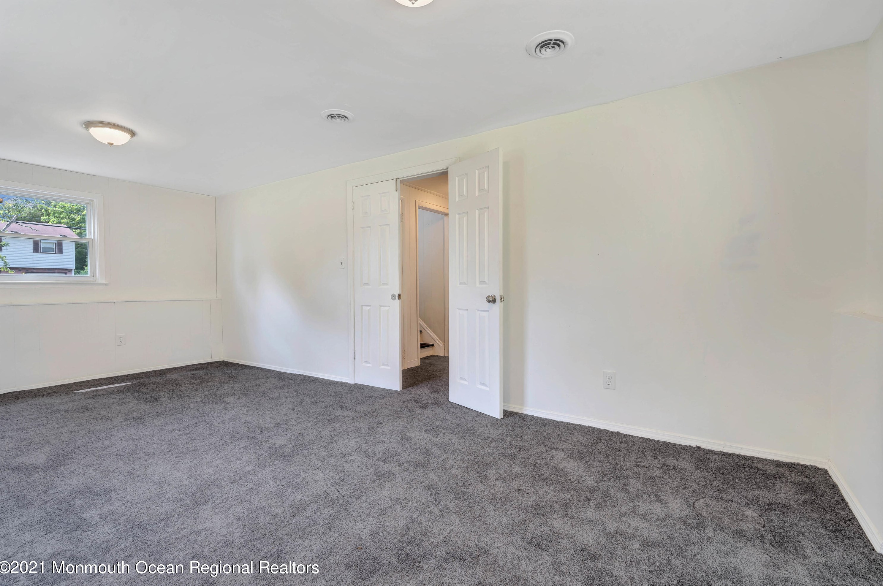 833 Holiday Ct, Toms River NJ  08753-3721 exterior