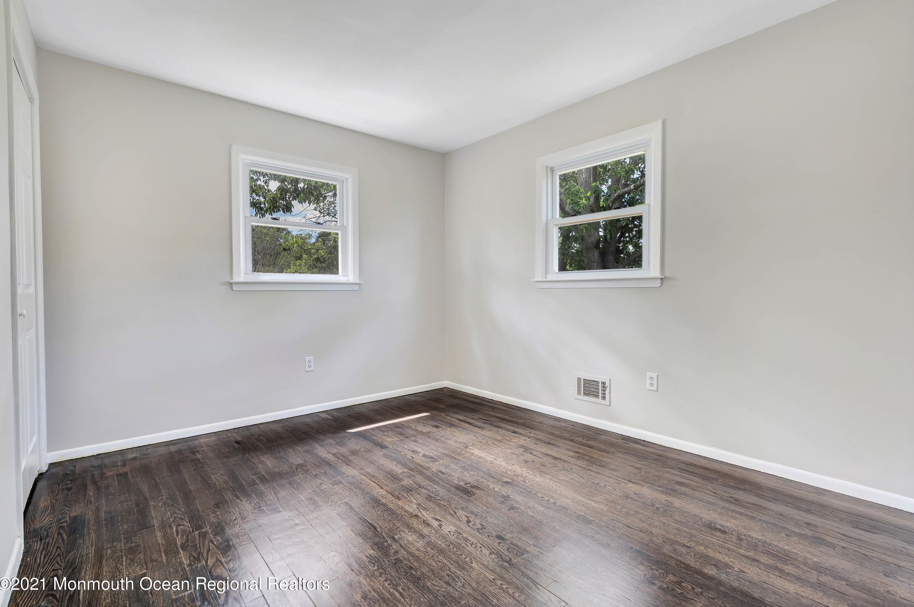833 Holiday Ct, Toms River NJ  08753-3721 exterior