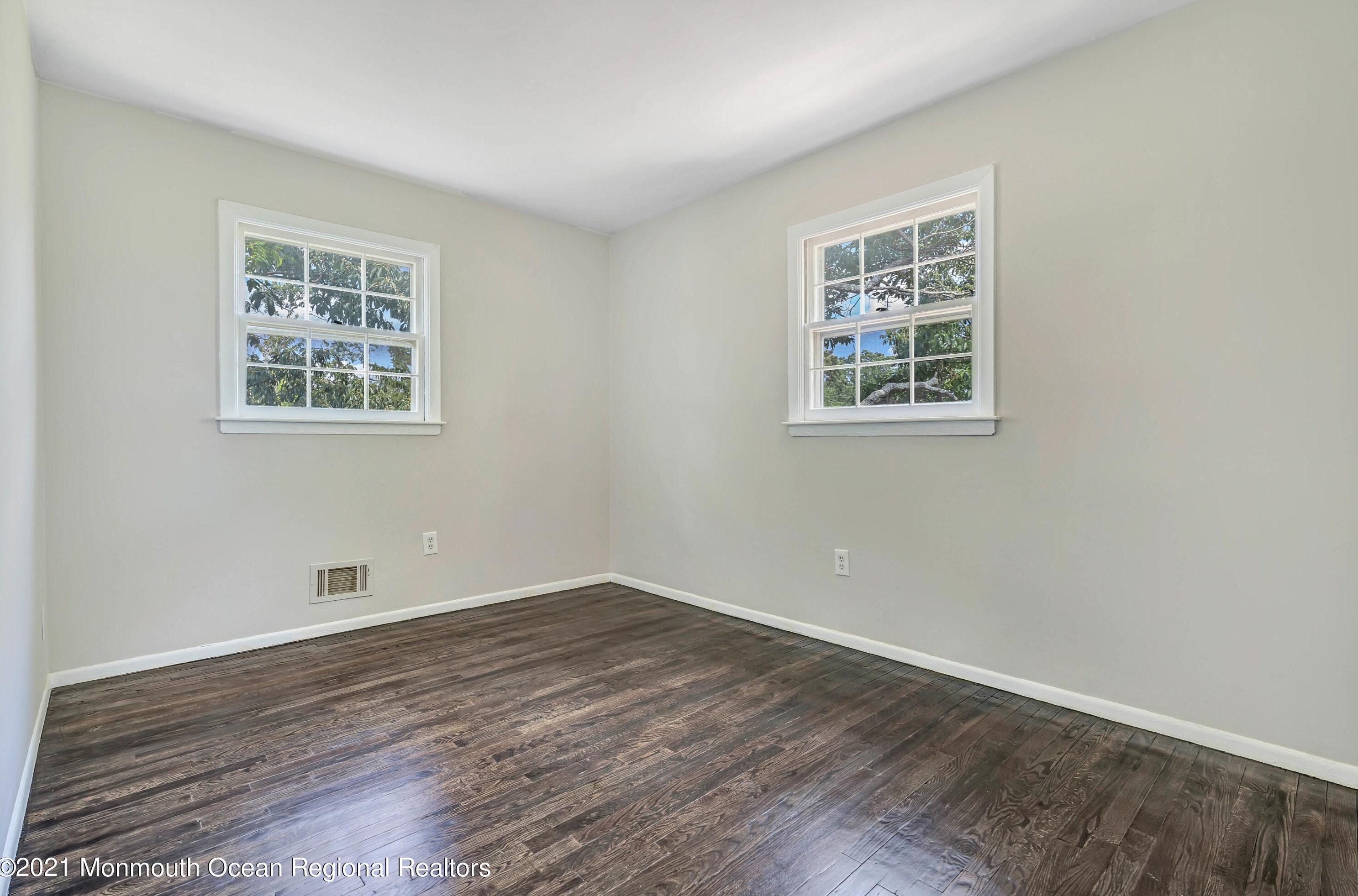 833 Holiday Ct, Toms River NJ  08753-3721 exterior