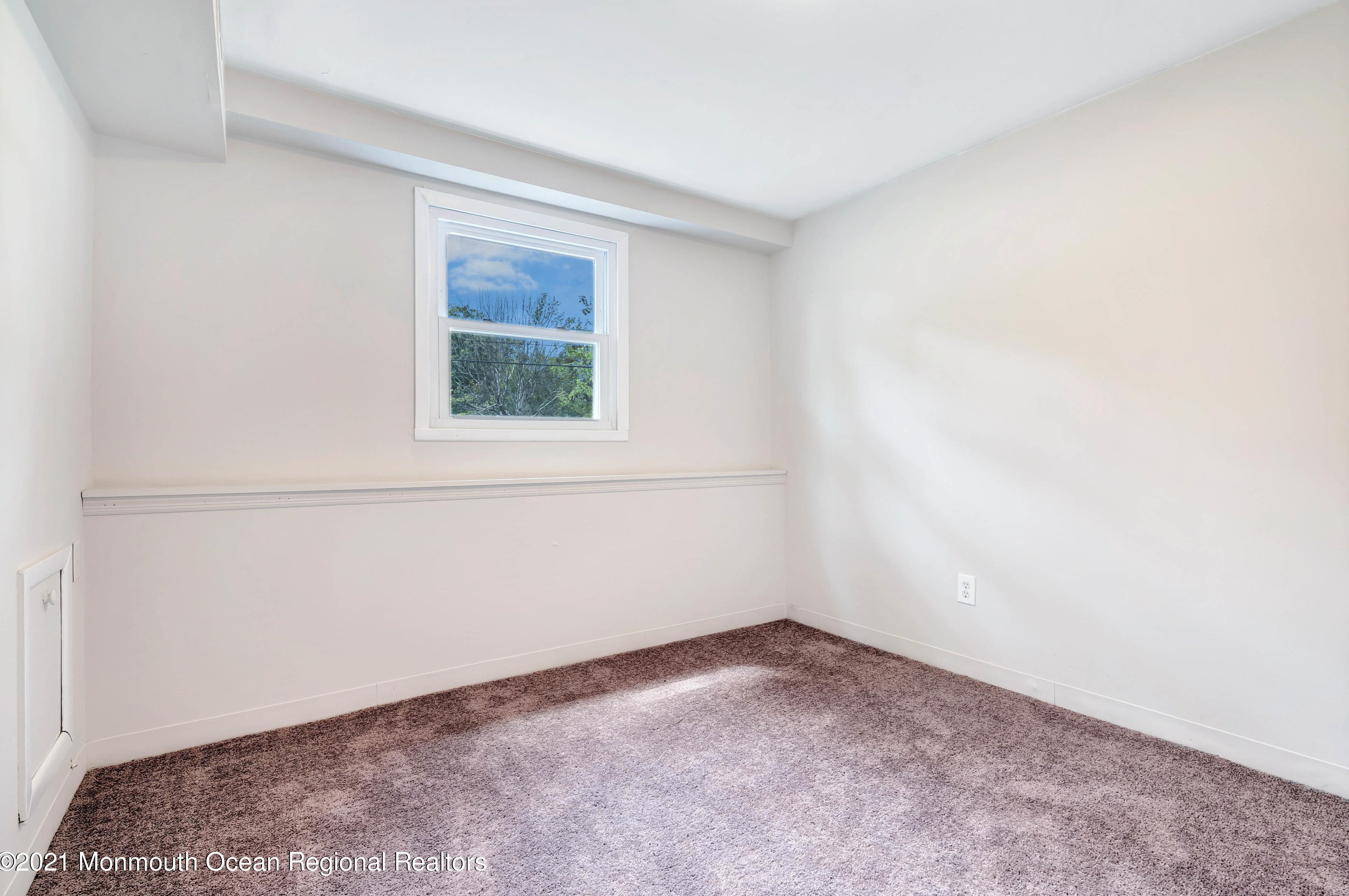 833 Holiday Ct, Toms River NJ  08753-3721 exterior