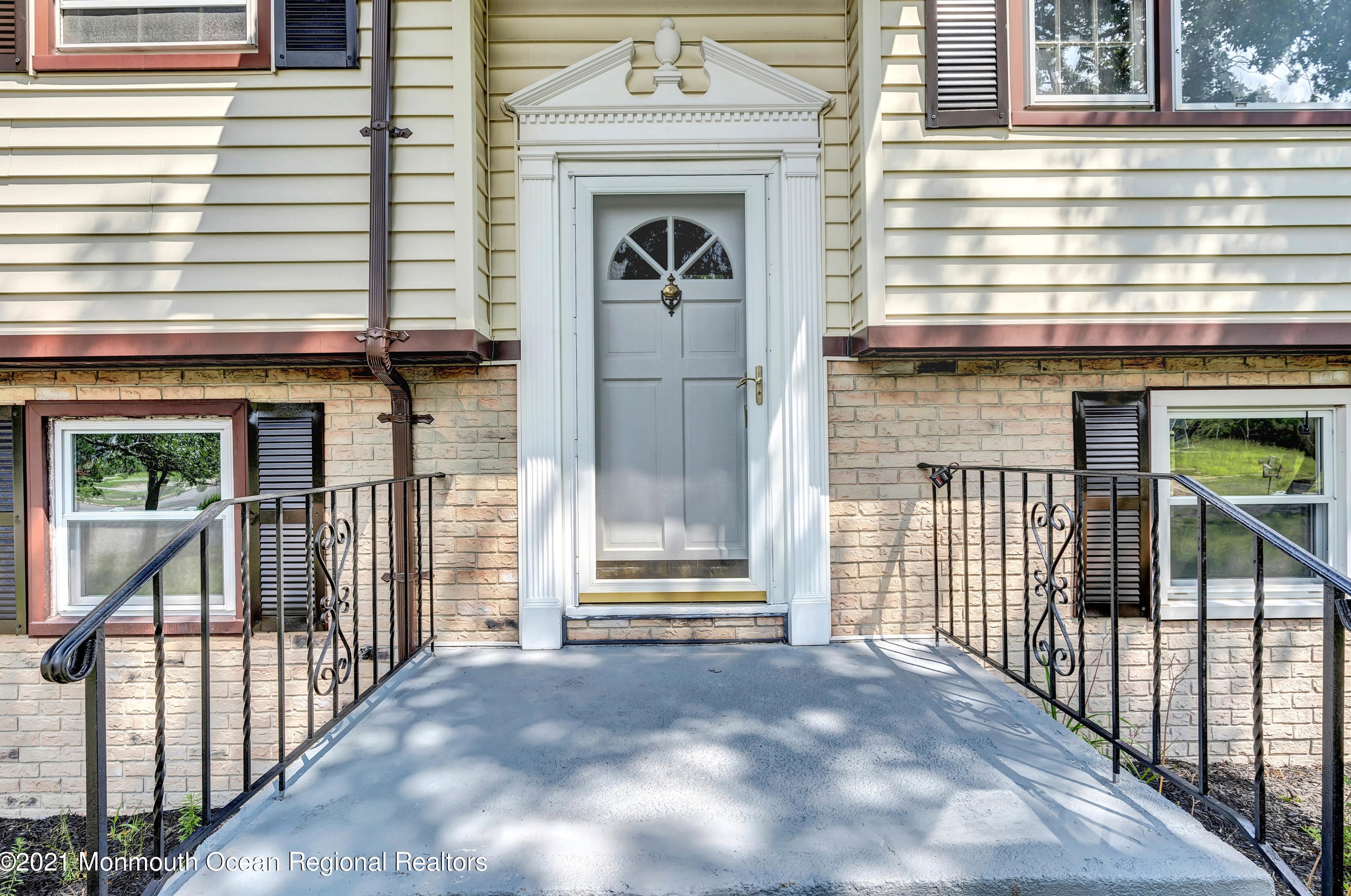 833 Holiday Ct, Toms River NJ  08753-3721 exterior