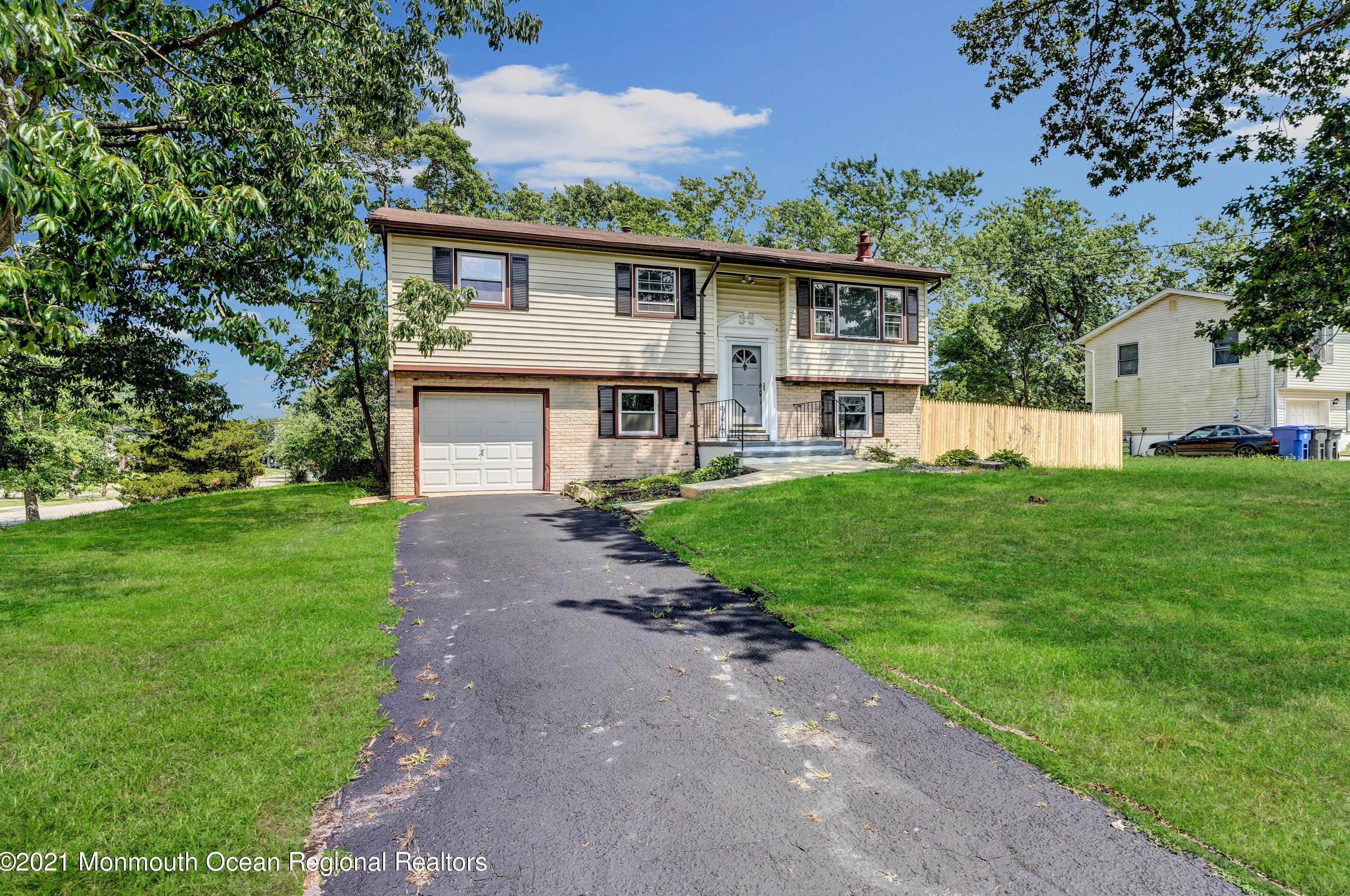 833 Holiday Ct, Toms River NJ  08753-3721 exterior