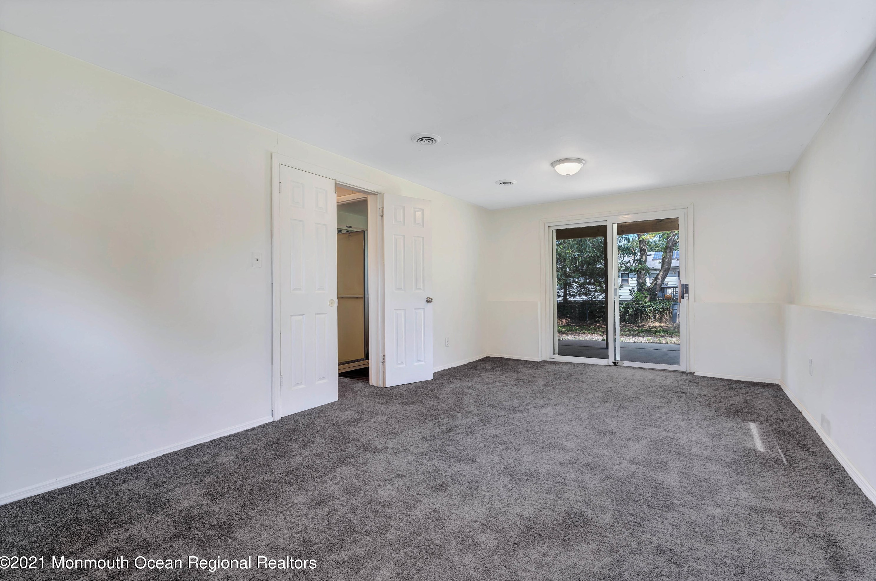 833 Holiday Ct, Toms River NJ  08753-3721 exterior